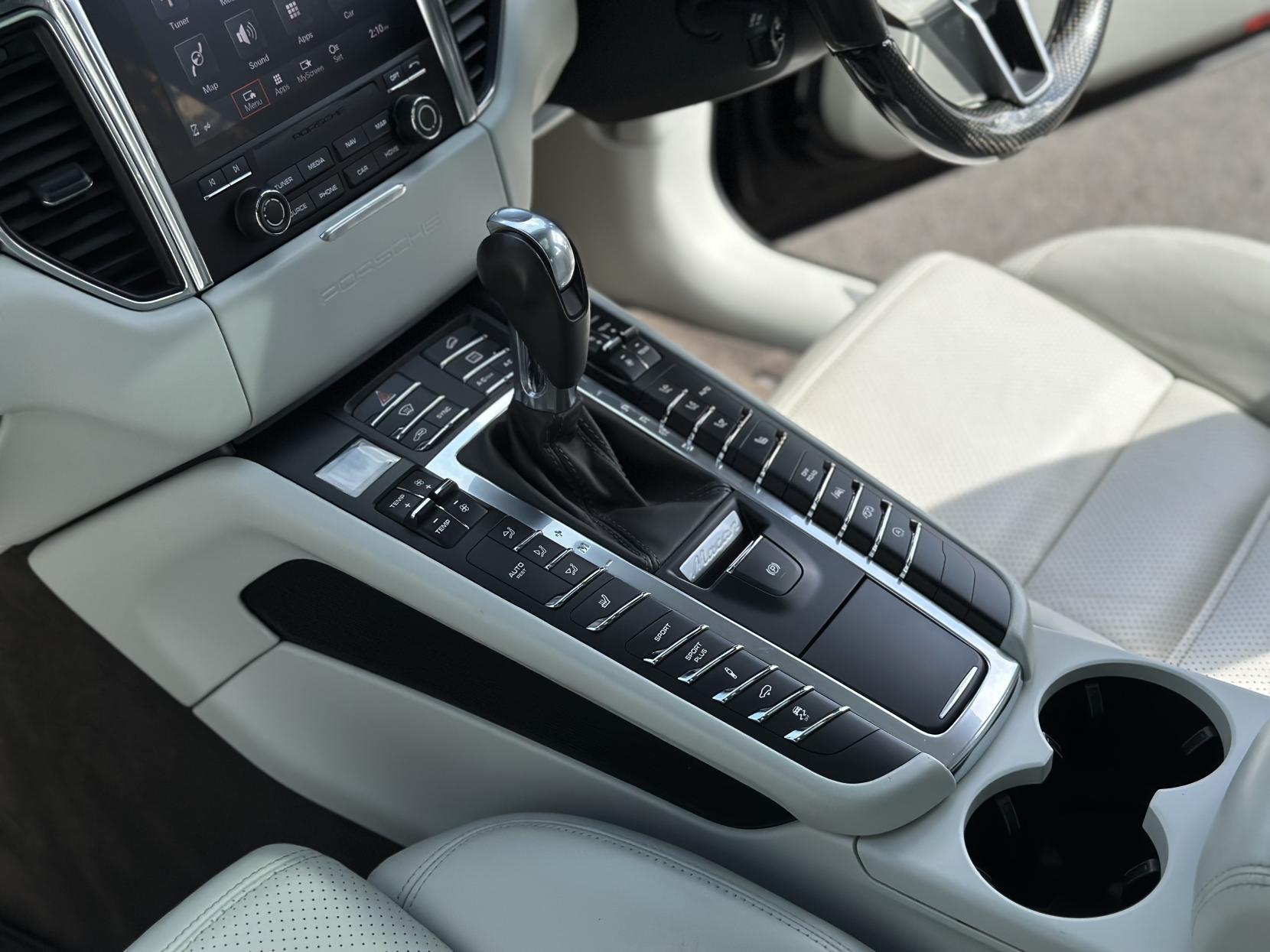 Porsche Macan 3.6T V6 Turbo SUV 5dr Petrol PDK 4WD Euro 6 (s/s) (400 ps)