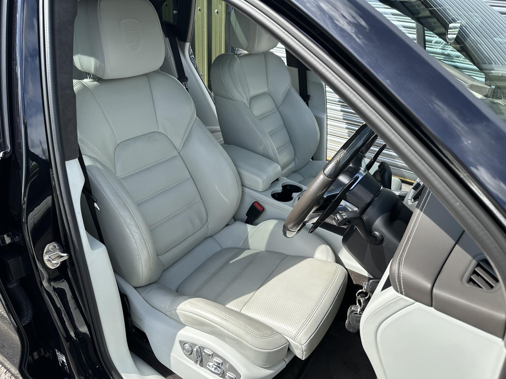 Porsche Macan 3.6T V6 Turbo SUV 5dr Petrol PDK 4WD Euro 6 (s/s) (400 ps)