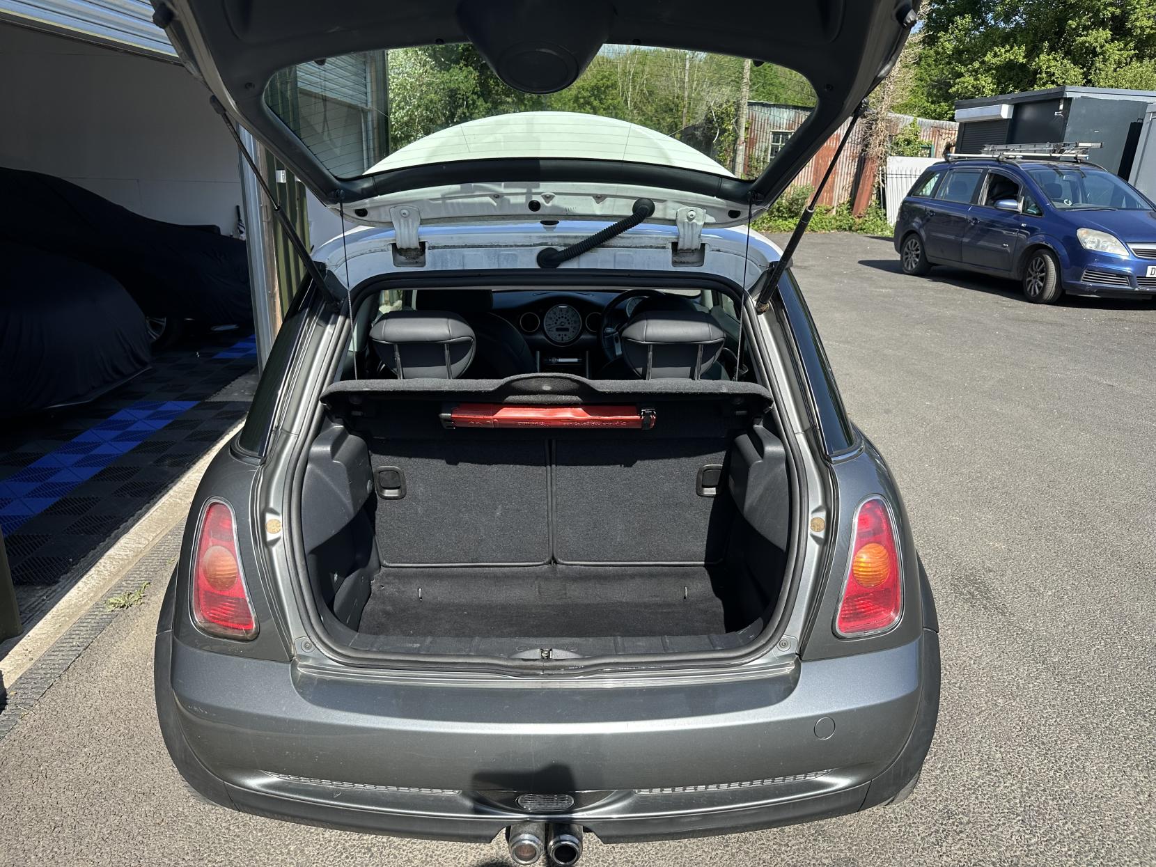 MINI Hatch 1.6 Cooper S Hatchback 3dr Petrol Manual Euro 3 (163 bhp)