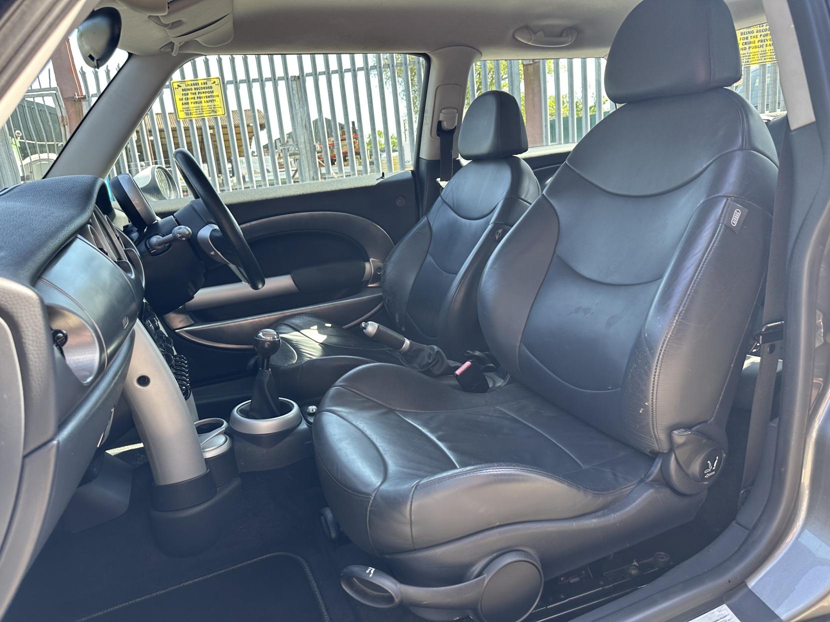 MINI Hatch 1.6 Cooper S Hatchback 3dr Petrol Manual Euro 3 (163 bhp)