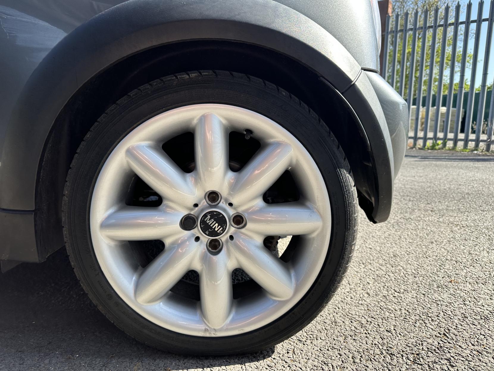 MINI Hatch 1.6 Cooper S Hatchback 3dr Petrol Manual Euro 3 (163 bhp)