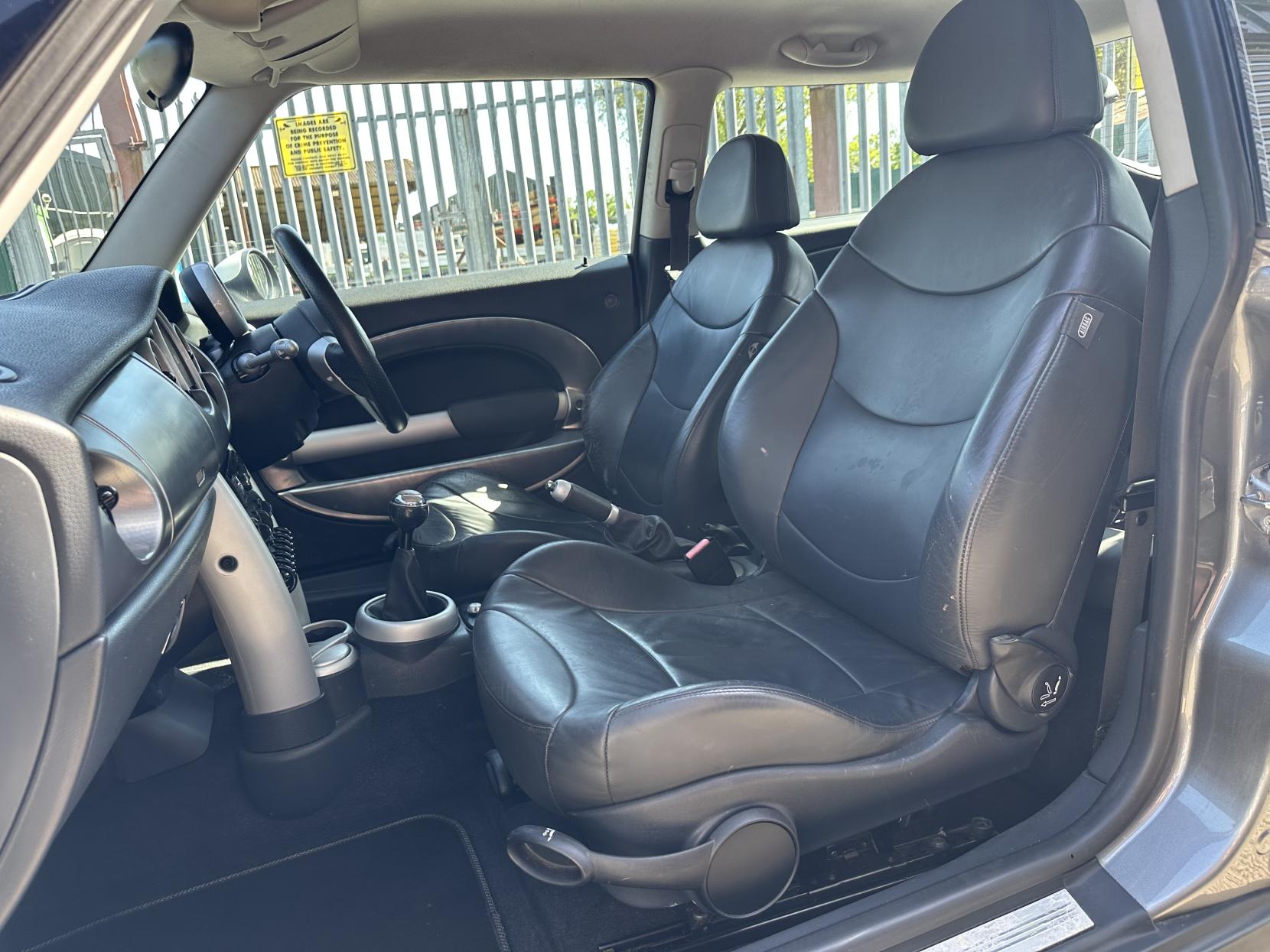 MINI Hatch 1.6 Cooper S Hatchback 3dr Petrol Manual Euro 3 (163 bhp)