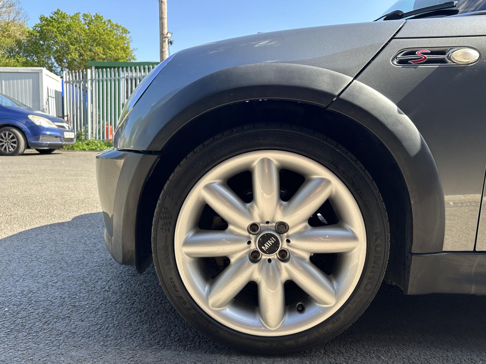 MINI Hatch 1.6 Cooper S Hatchback 3dr Petrol Manual Euro 3 (163 bhp)