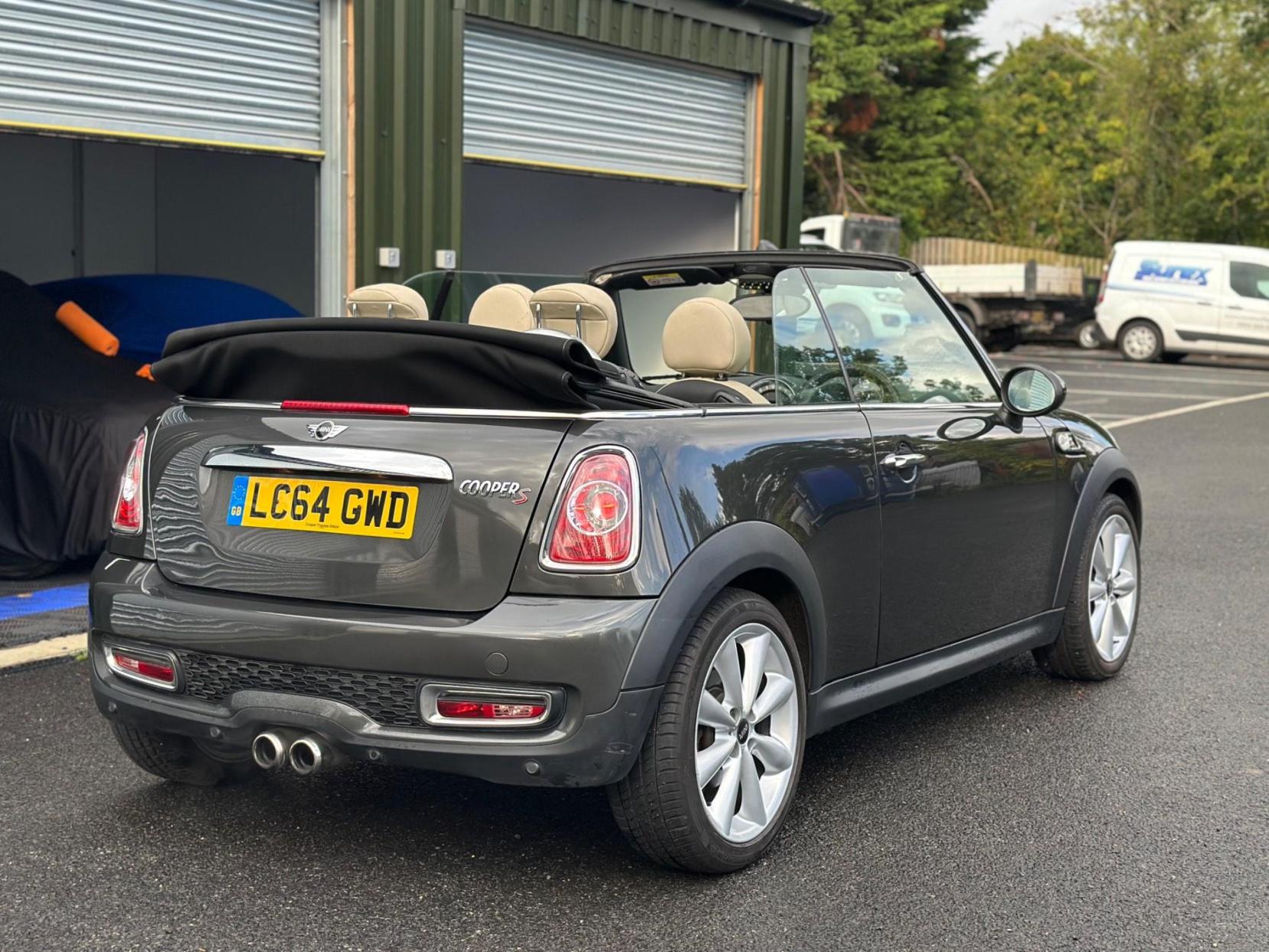 MINI Convertible 1.6 Cooper S Auto Euro 5 2dr