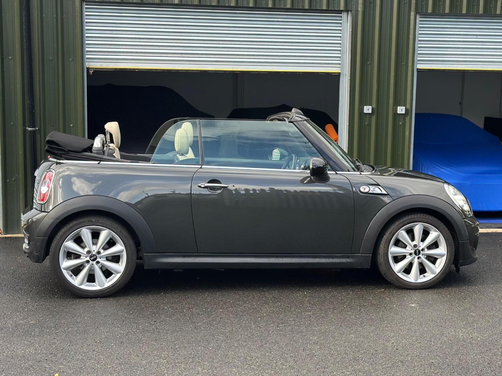 MINI Convertible 1.6 Cooper S Auto Euro 5 2dr