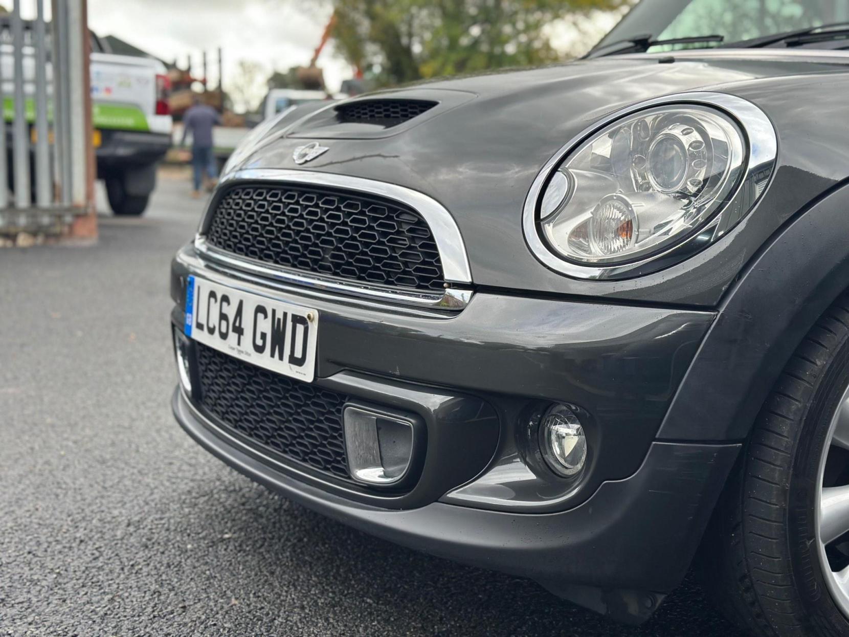 MINI Convertible 1.6 Cooper S Auto Euro 5 2dr