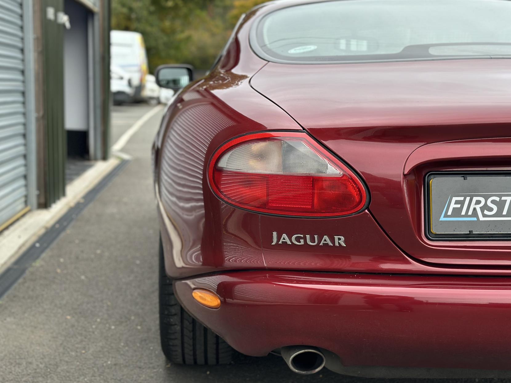 Jaguar XK8 4.0 Coupe 2dr Petrol Automatic (281 g/km, 290 bhp)