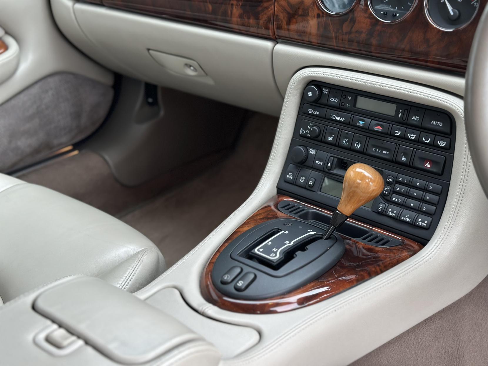 Jaguar XK8 4.0 Coupe 2dr Petrol Automatic (281 g/km, 290 bhp)