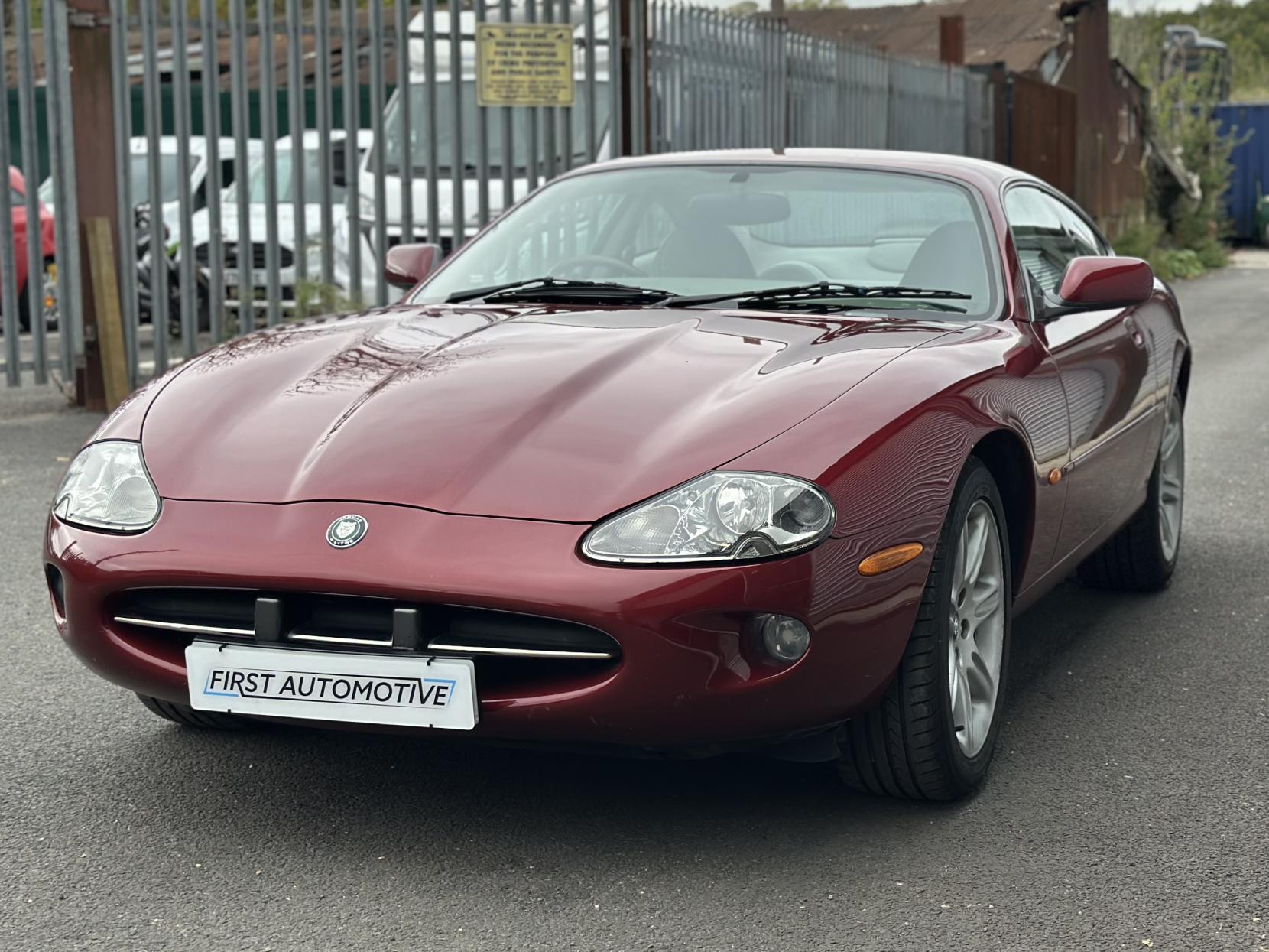 Jaguar XK8 4.0 Coupe 2dr Petrol Automatic (281 g/km, 290 bhp)