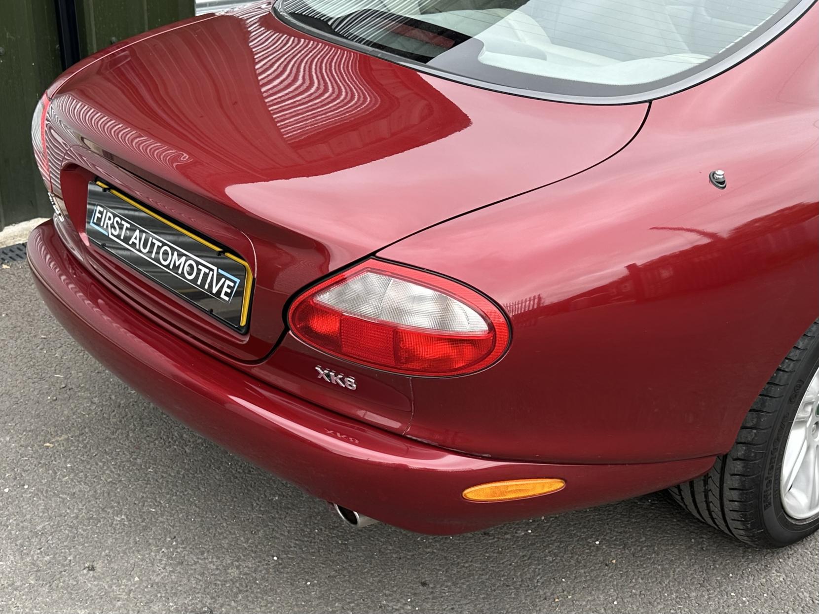 Jaguar XK8 4.0 Coupe 2dr Petrol Automatic (281 g/km, 290 bhp)