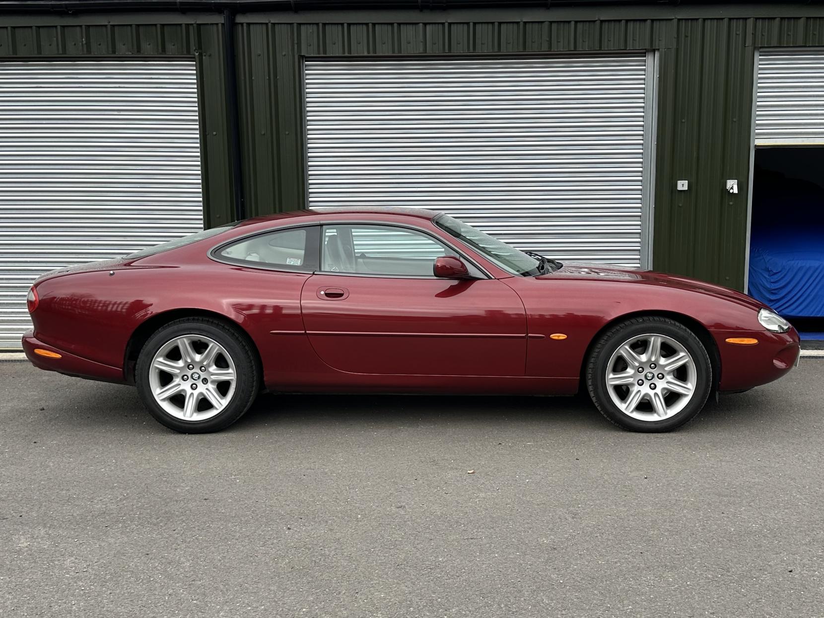 Jaguar XK8 4.0 Coupe 2dr Petrol Automatic (281 g/km, 290 bhp)