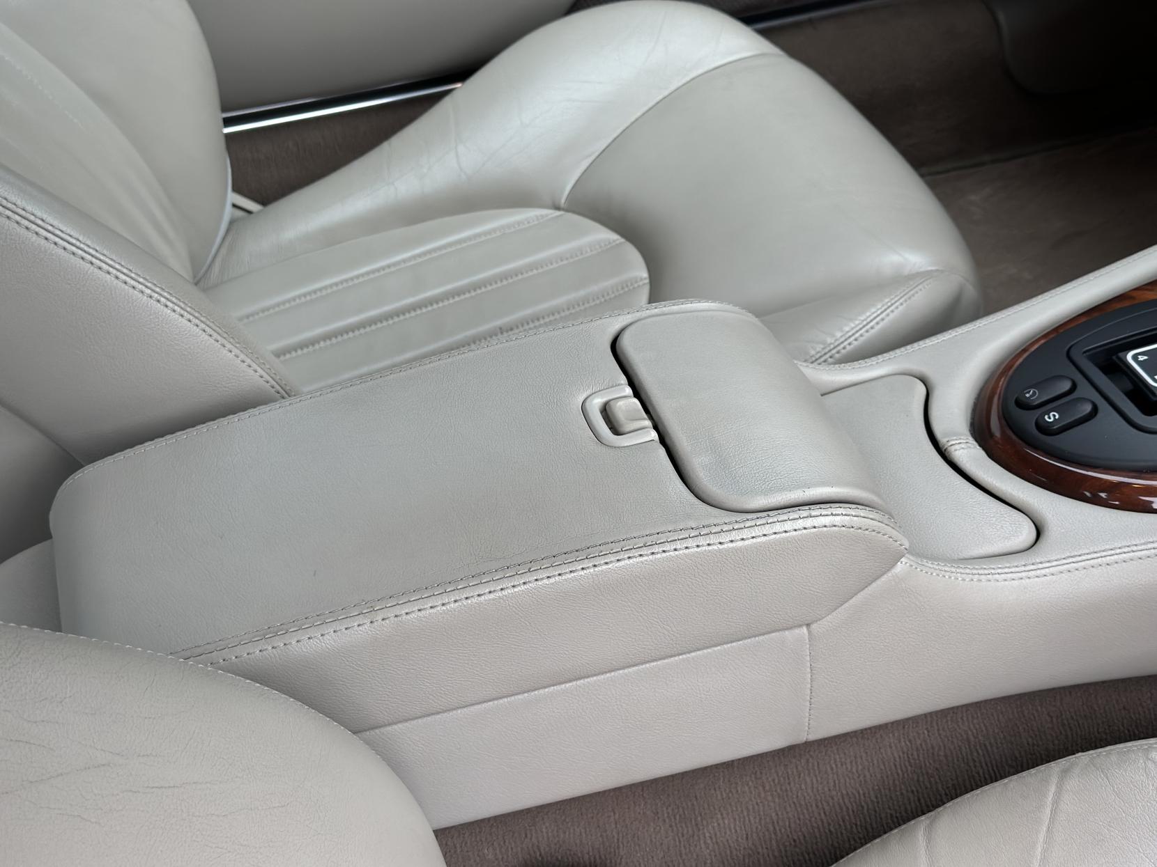 Jaguar XK8 4.0 Coupe 2dr Petrol Automatic (281 g/km, 290 bhp)