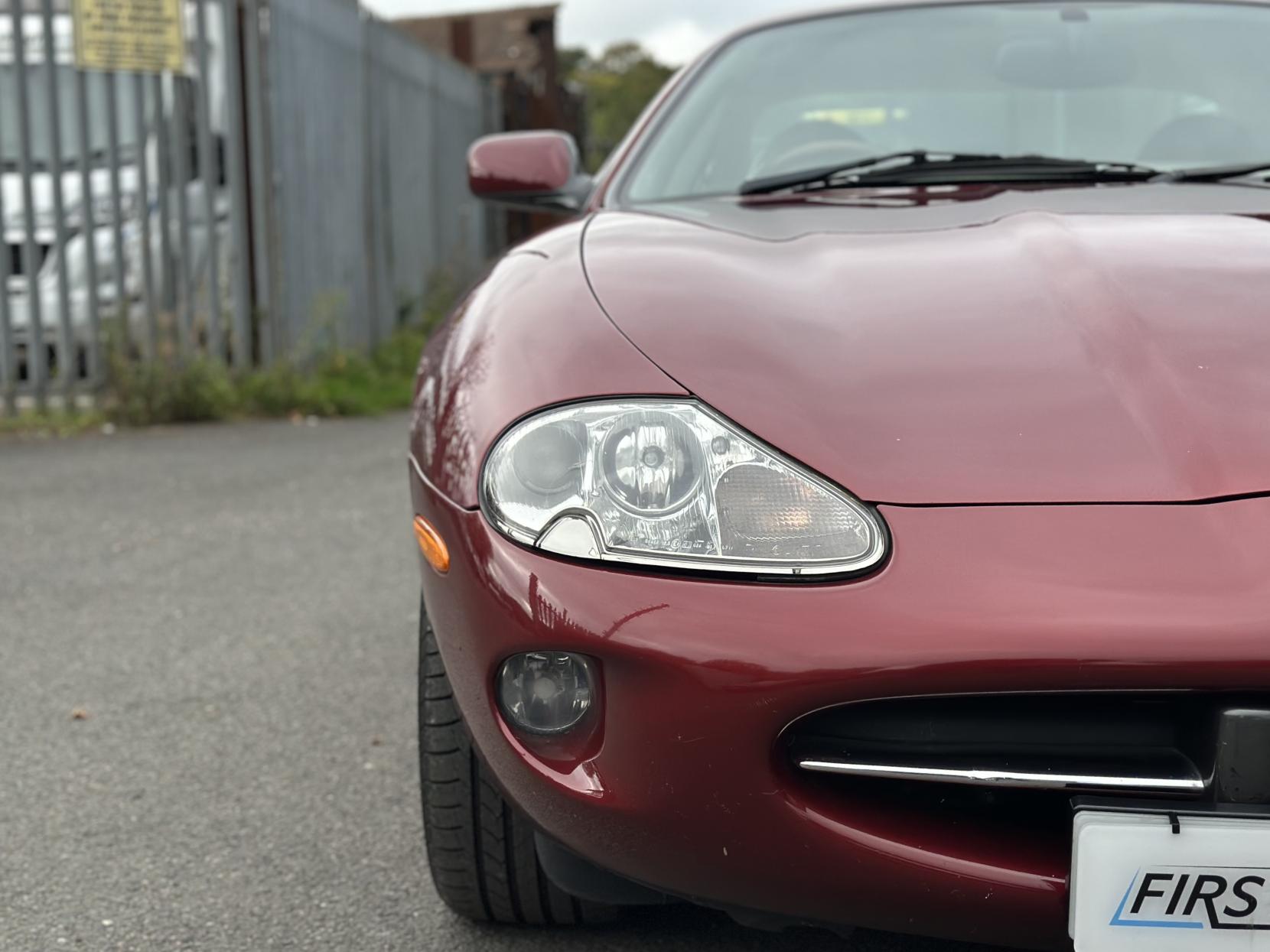 Jaguar XK8 4.0 Coupe 2dr Petrol Automatic (281 g/km, 290 bhp)