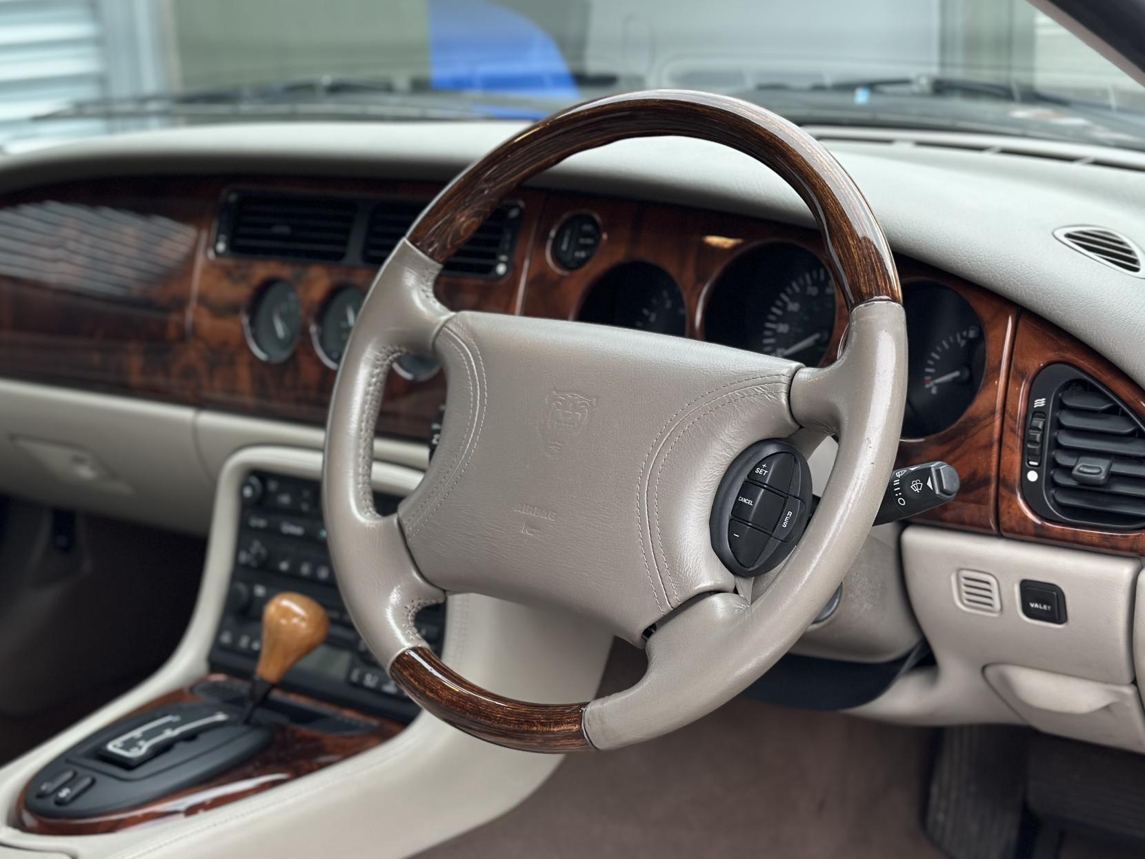 Jaguar XK8 4.0 Coupe 2dr Petrol Automatic (281 g/km, 290 bhp)