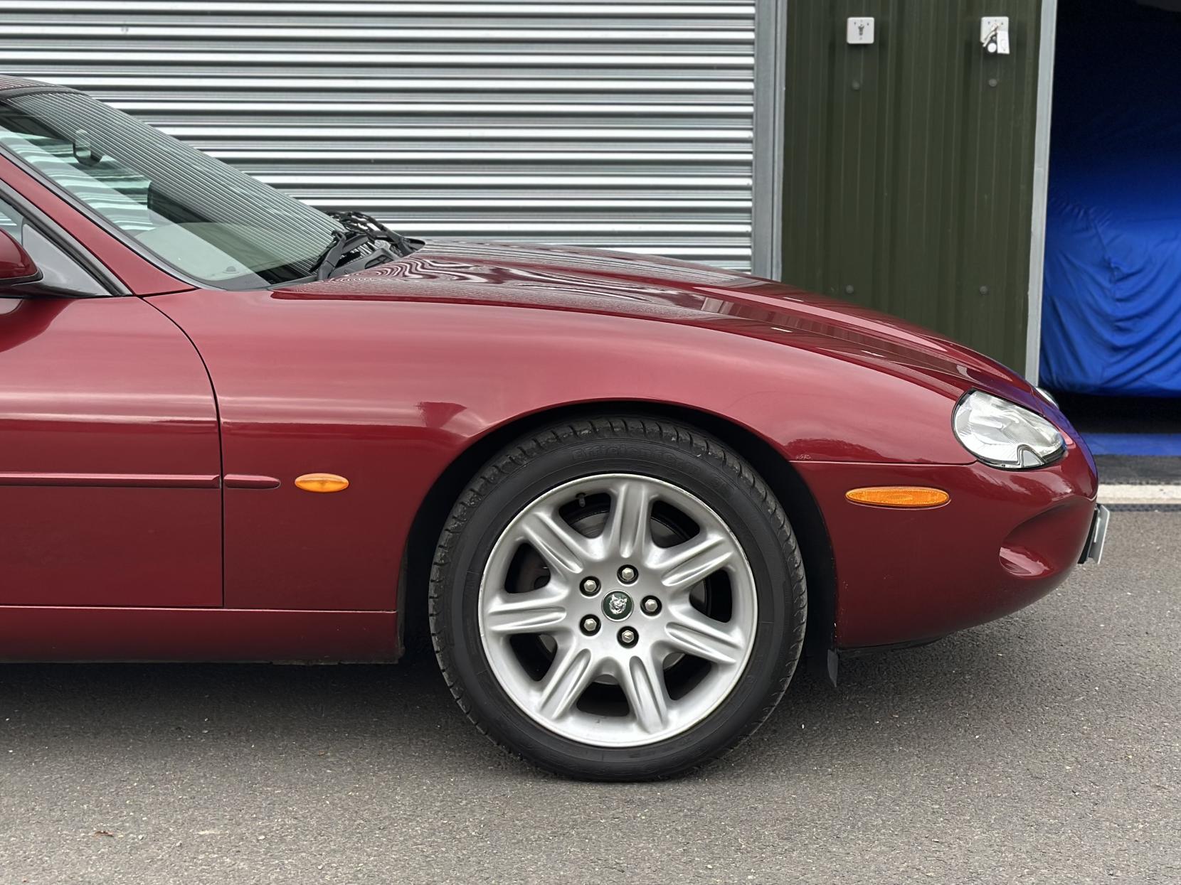 Jaguar XK8 4.0 Coupe 2dr Petrol Automatic (281 g/km, 290 bhp)