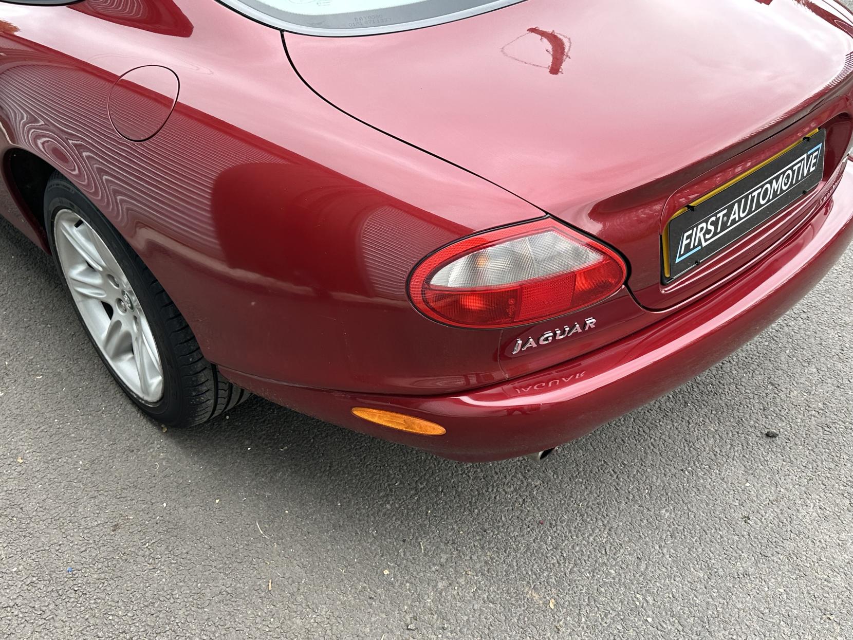 Jaguar XK8 4.0 Coupe 2dr Petrol Automatic (281 g/km, 290 bhp)