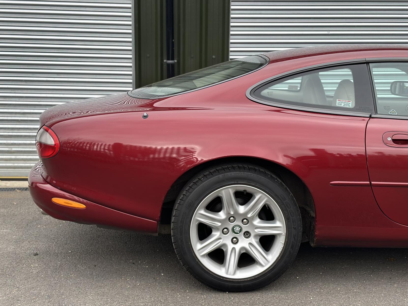 Jaguar XK8 4.0 Coupe 2dr Petrol Automatic (281 g/km, 290 bhp)