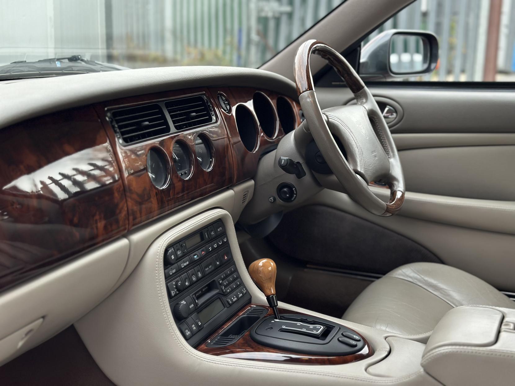 Jaguar XK8 4.0 Coupe 2dr Petrol Automatic (281 g/km, 290 bhp)