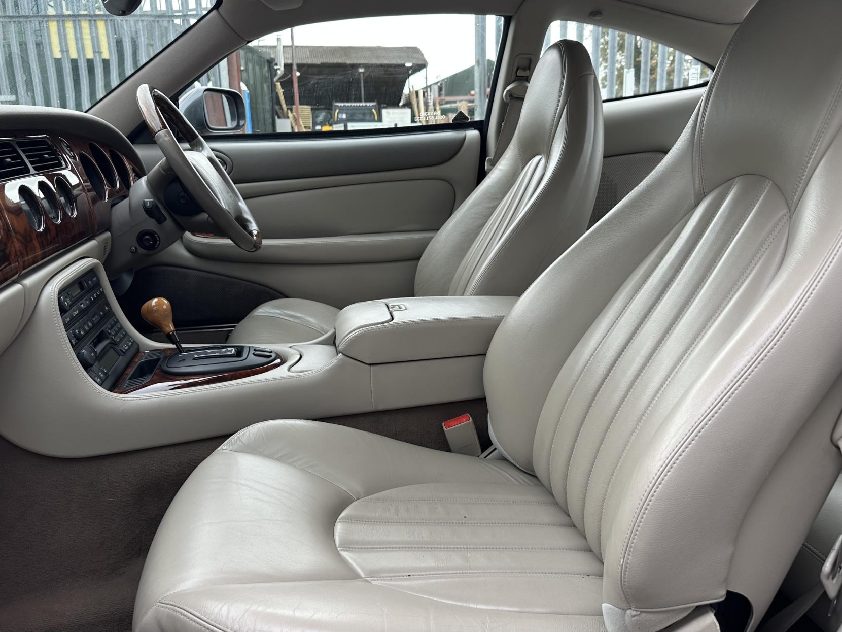 Jaguar XK8 4.0 Coupe 2dr Petrol Automatic (281 g/km, 290 bhp)