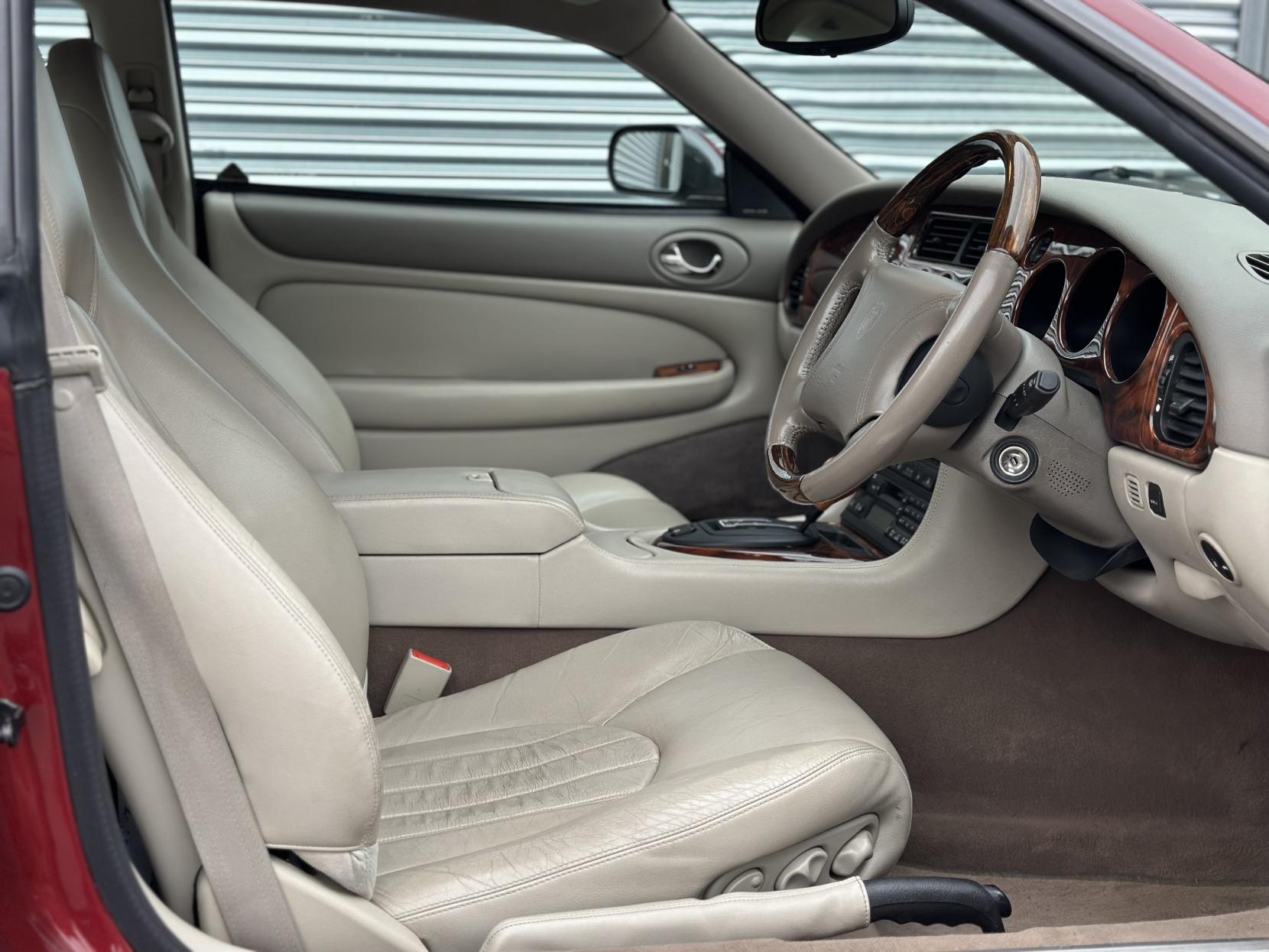 Jaguar XK8 4.0 Coupe 2dr Petrol Automatic (281 g/km, 290 bhp)