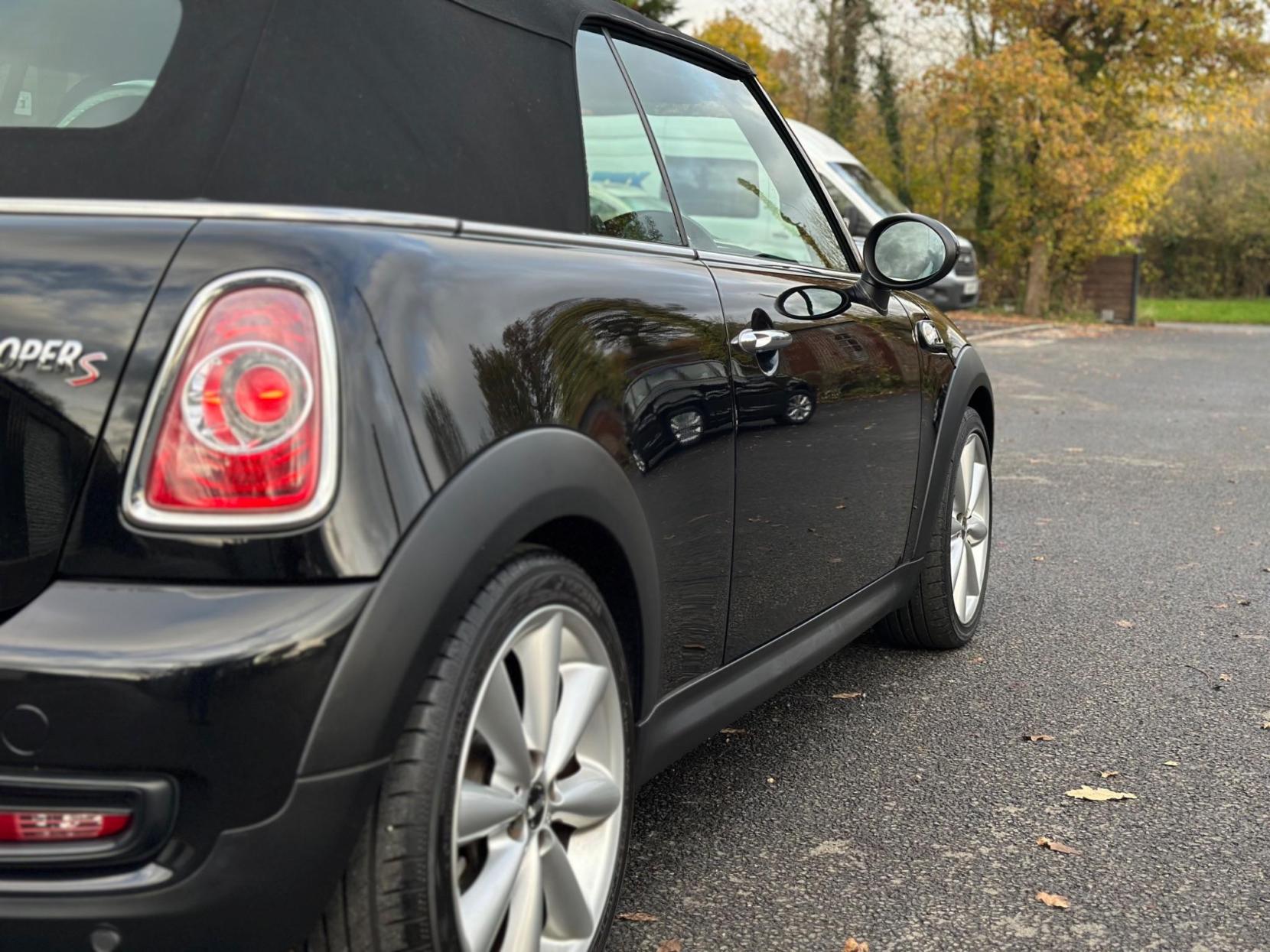 MINI Convertible 1.6 Cooper S Auto Euro 5 2dr