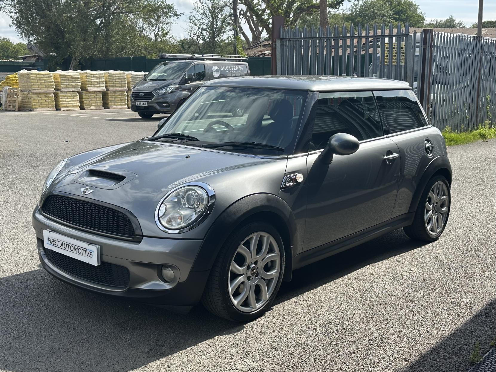 MINI Hatch 1.6 Cooper S Hatchback 3dr Petrol Manual Euro 5 (175 ps)