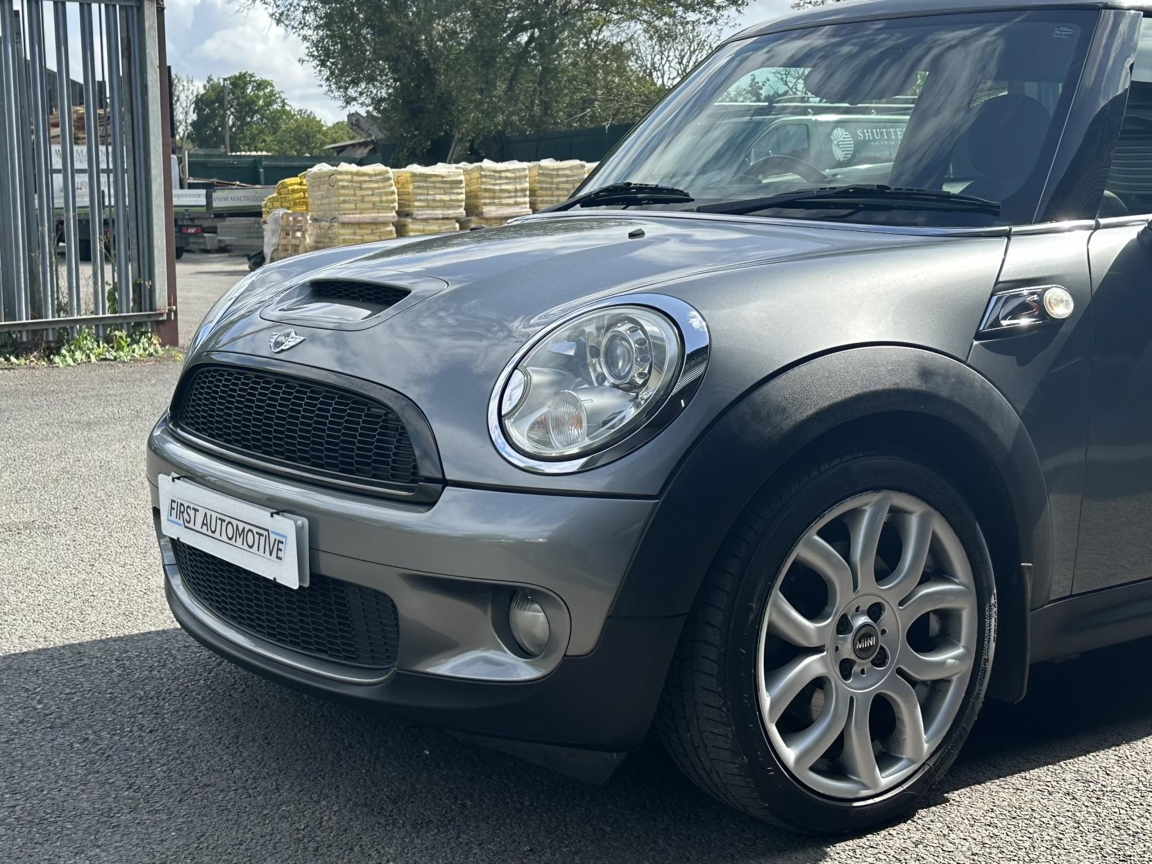 MINI Hatch 1.6 Cooper S Hatchback 3dr Petrol Manual Euro 5 (175 ps)