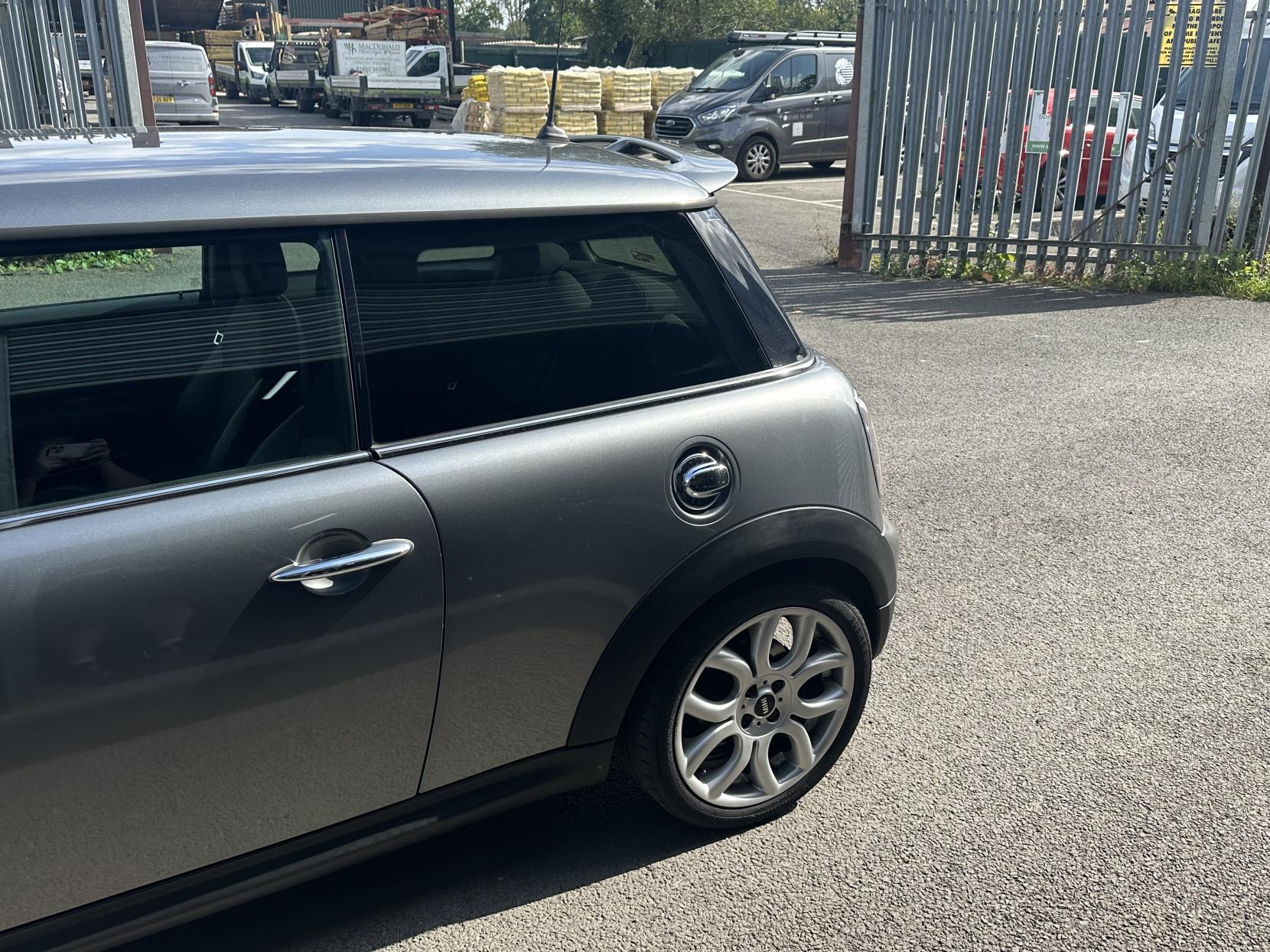 MINI Hatch 1.6 Cooper S Hatchback 3dr Petrol Manual Euro 5 (175 ps)