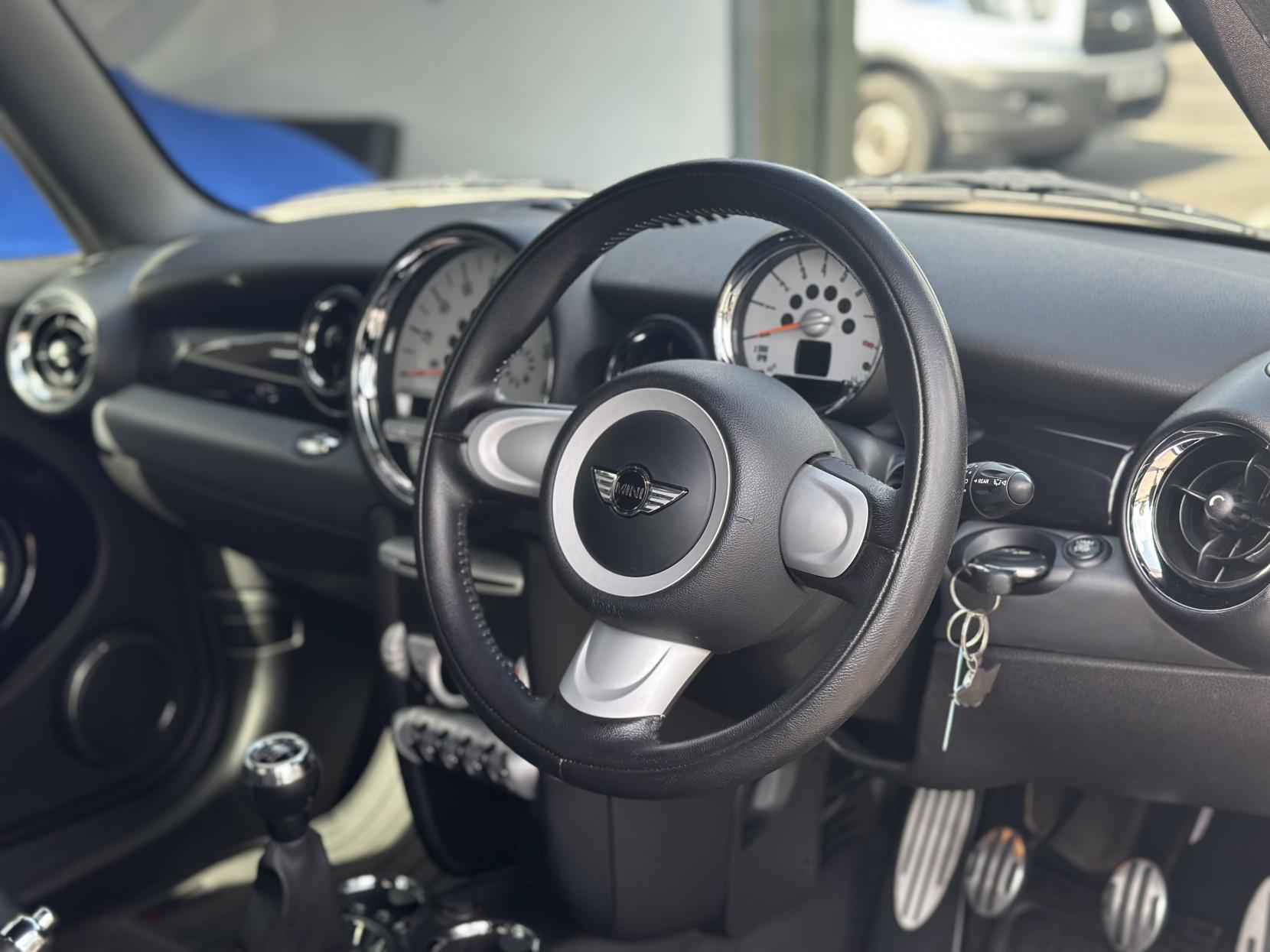 MINI Hatch 1.6 Cooper S Hatchback 3dr Petrol Manual Euro 5 (175 ps)
