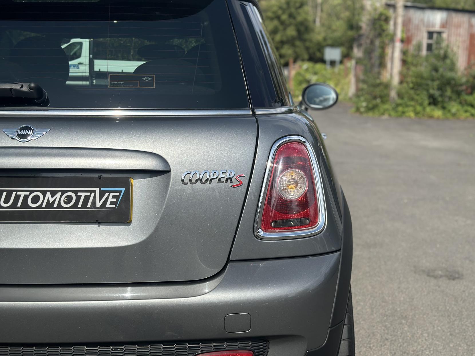 MINI Hatch 1.6 Cooper S Hatchback 3dr Petrol Manual Euro 5 (175 ps)