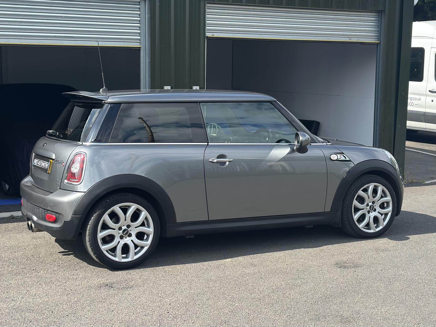 MINI Hatch 1.6 Cooper S Hatchback 3dr Petrol Manual Euro 5 (175 ps)