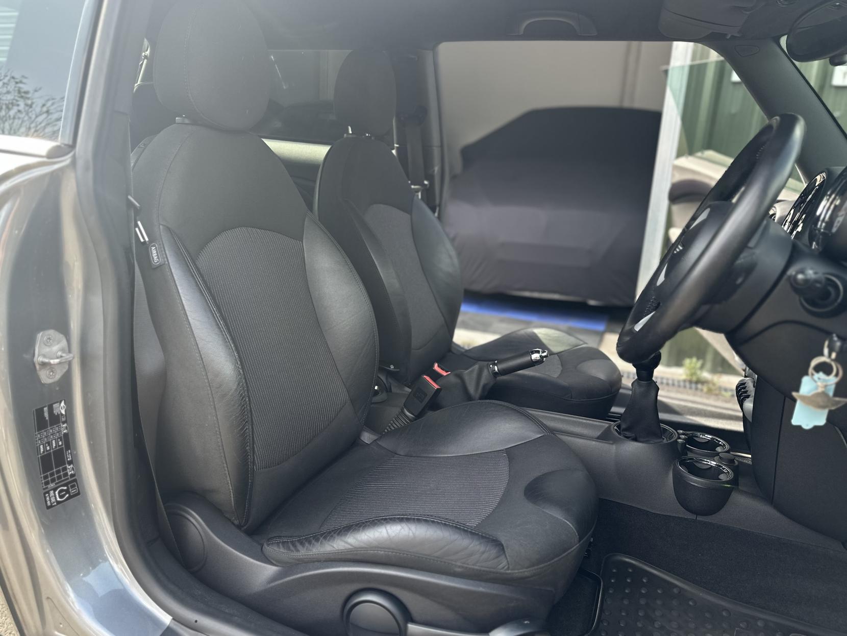 MINI Hatch 1.6 Cooper S Hatchback 3dr Petrol Manual Euro 5 (175 ps)