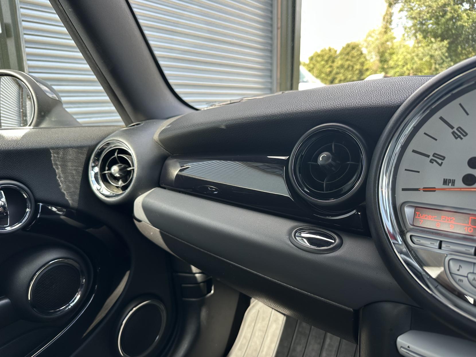 MINI Hatch 1.6 Cooper S Hatchback 3dr Petrol Manual Euro 5 (175 ps)