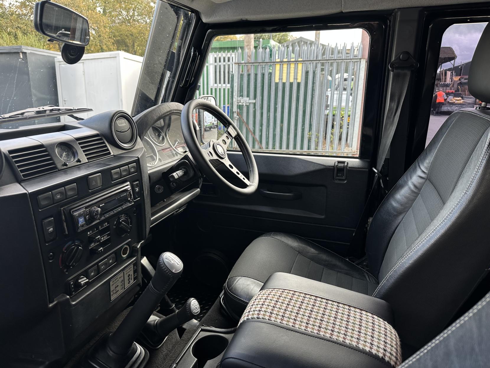 Land Rover Defender 110 2.4 TDCi XS Utility Wagon Double Cab 5dr Diesel Manual 4WD MWB Euro 4 (122 bhp)