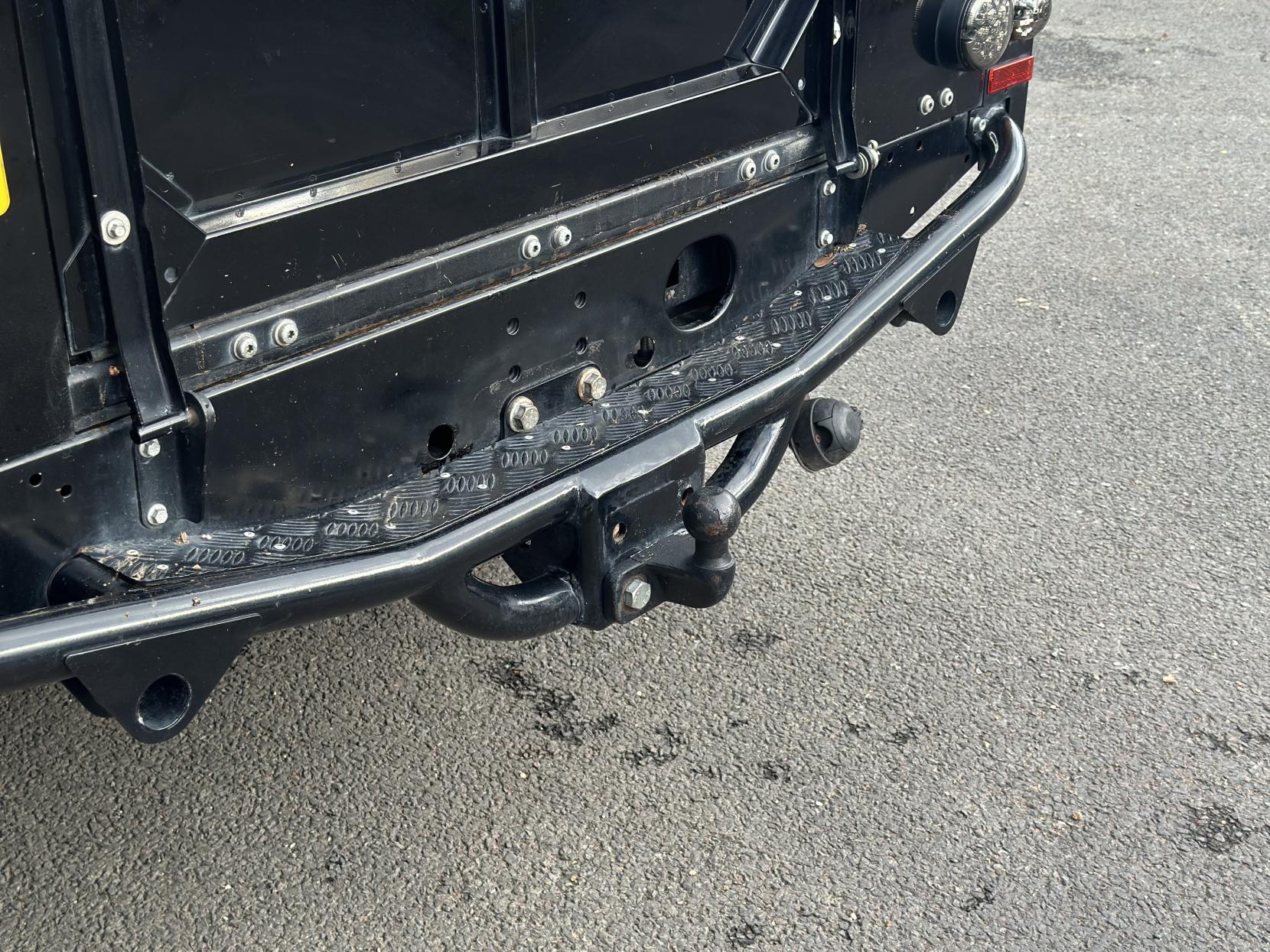 Land Rover Defender 110 2.4 TDCi XS Utility Wagon Double Cab 5dr Diesel Manual 4WD MWB Euro 4 (122 bhp)