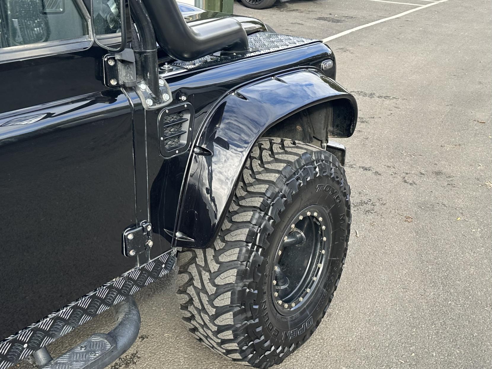 Land Rover Defender 110 2.4 TDCi XS Utility Wagon Double Cab 5dr Diesel Manual 4WD MWB Euro 4 (122 bhp)