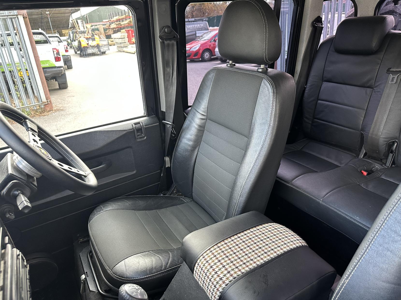Land Rover Defender 110 2.4 TDCi XS Utility Wagon Double Cab 5dr Diesel Manual 4WD MWB Euro 4 (122 bhp)