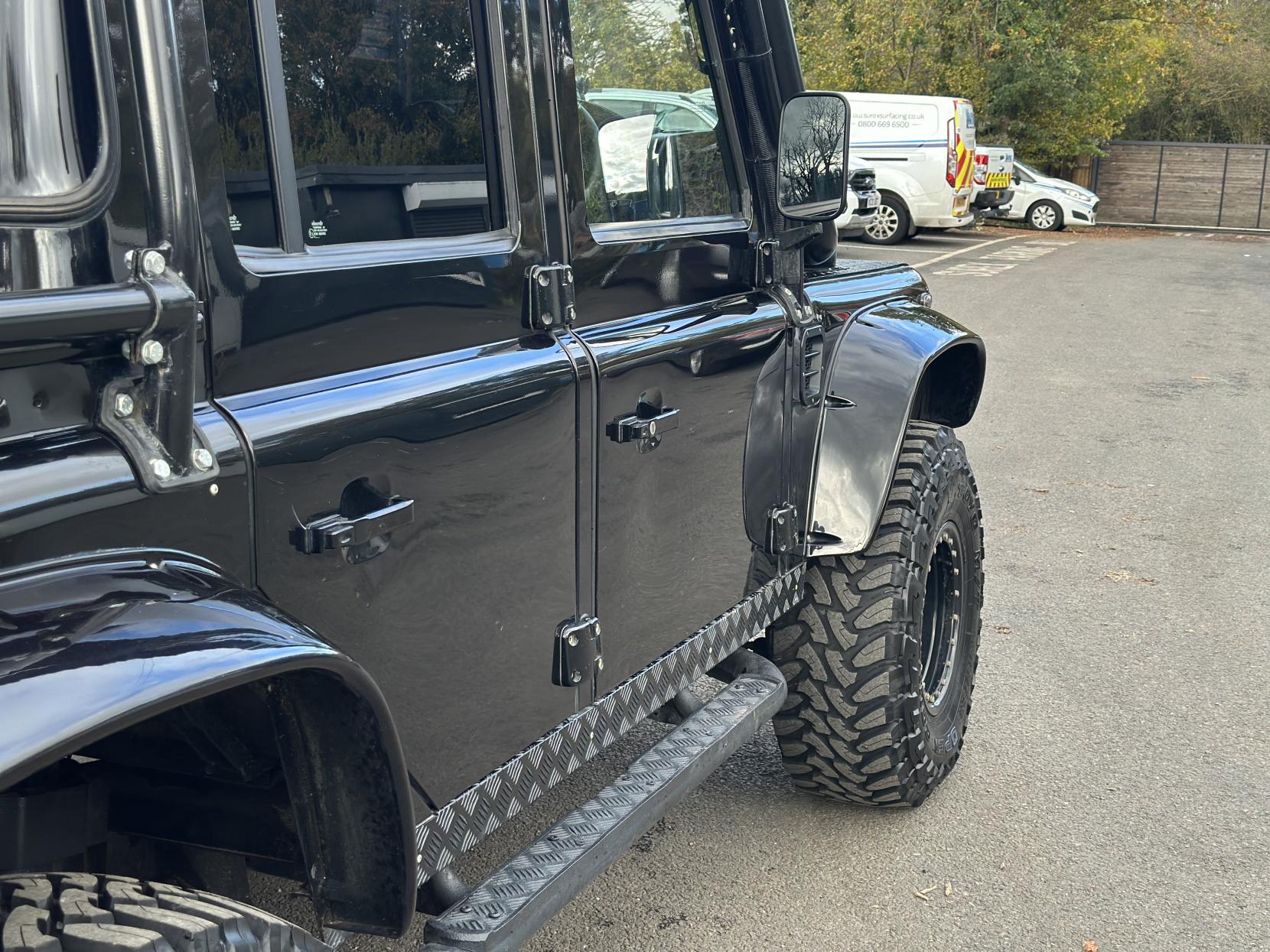Land Rover Defender 110 2.4 TDCi XS Utility Wagon Double Cab 5dr Diesel Manual 4WD MWB Euro 4 (122 bhp)