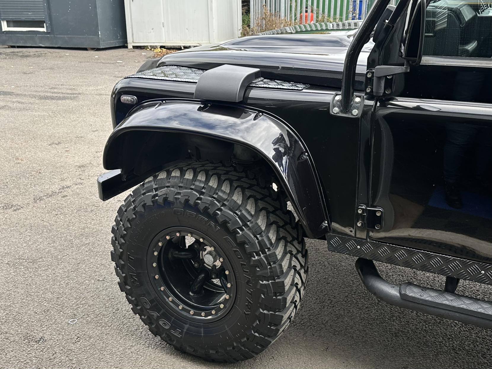 Land Rover Defender 110 2.4 TDCi XS Utility Wagon Double Cab 5dr Diesel Manual 4WD MWB Euro 4 (122 bhp)