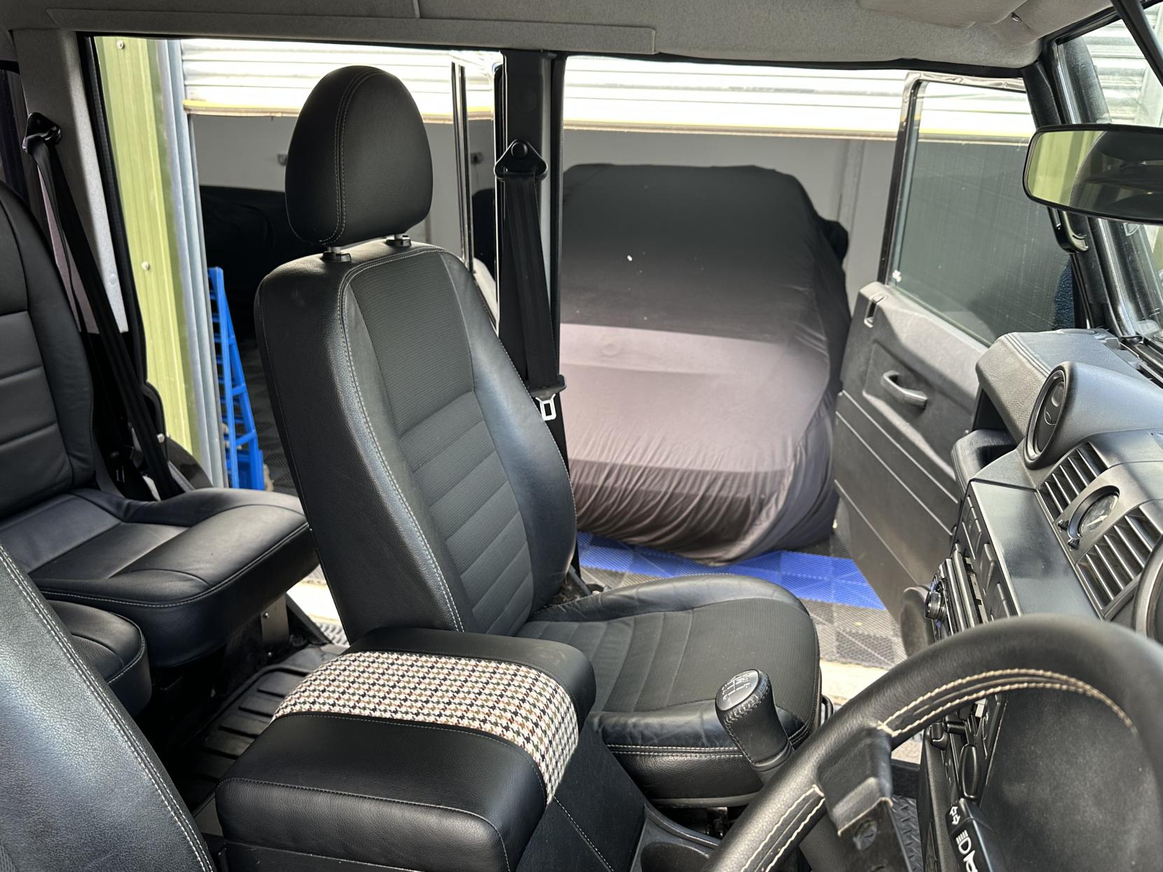 Land Rover Defender 110 2.4 TDCi XS Utility Wagon Double Cab 5dr Diesel Manual 4WD MWB Euro 4 (122 bhp)