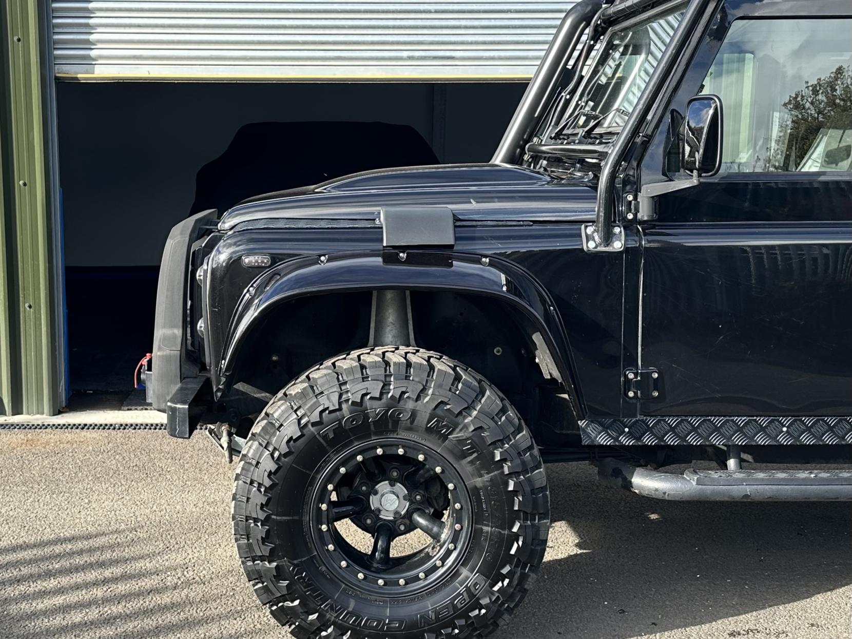 Land Rover Defender 110 2.4 TDCi XS Utility Wagon Double Cab 5dr Diesel Manual 4WD MWB Euro 4 (122 bhp)