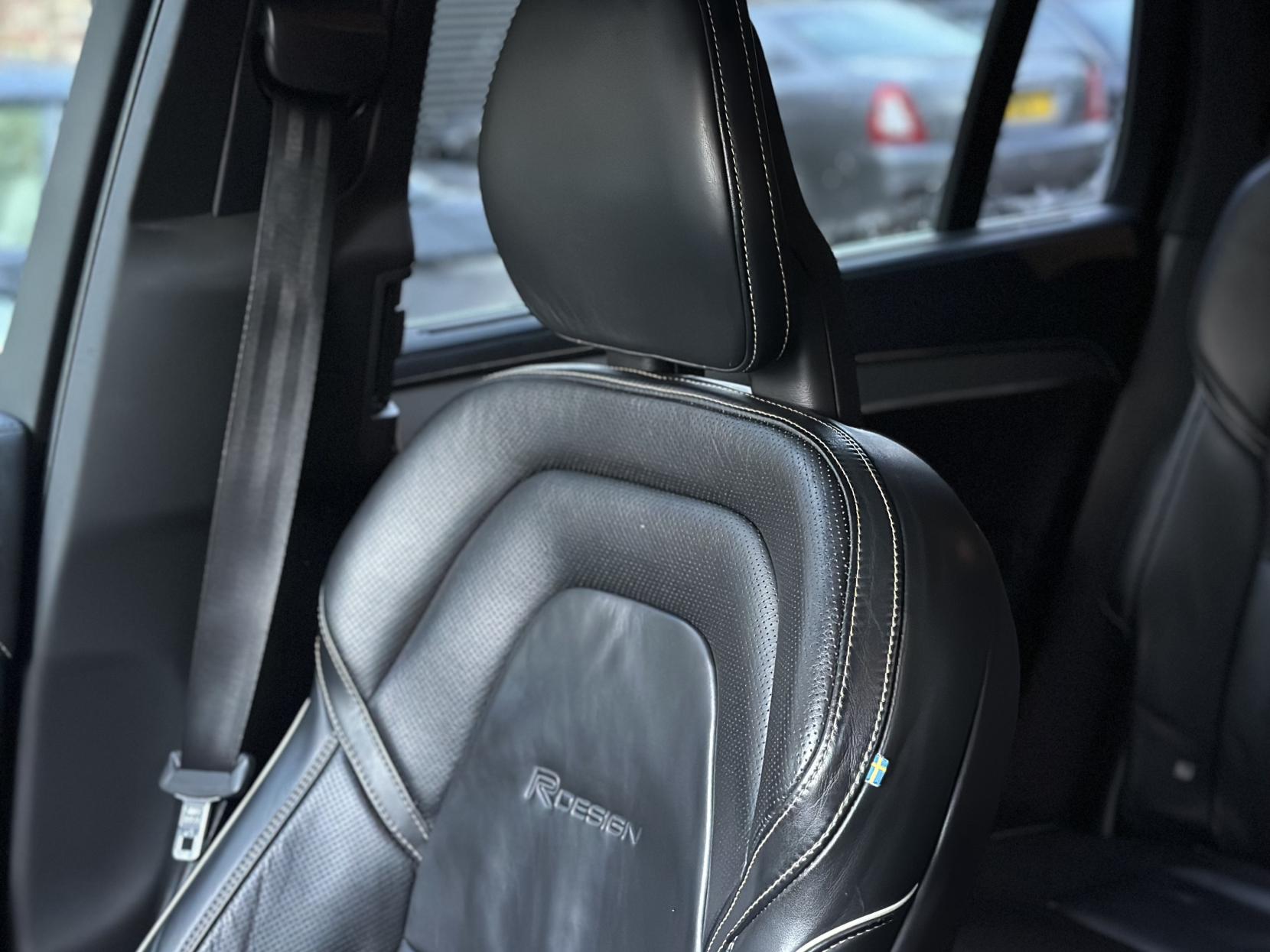 Volvo XC90 2.0h T8 Twin Engine 10.4kWh R-Design Pro SUV 5dr Petrol Plug-in Hybrid Auto 4WD Euro 6 (s/s) (407 ps)