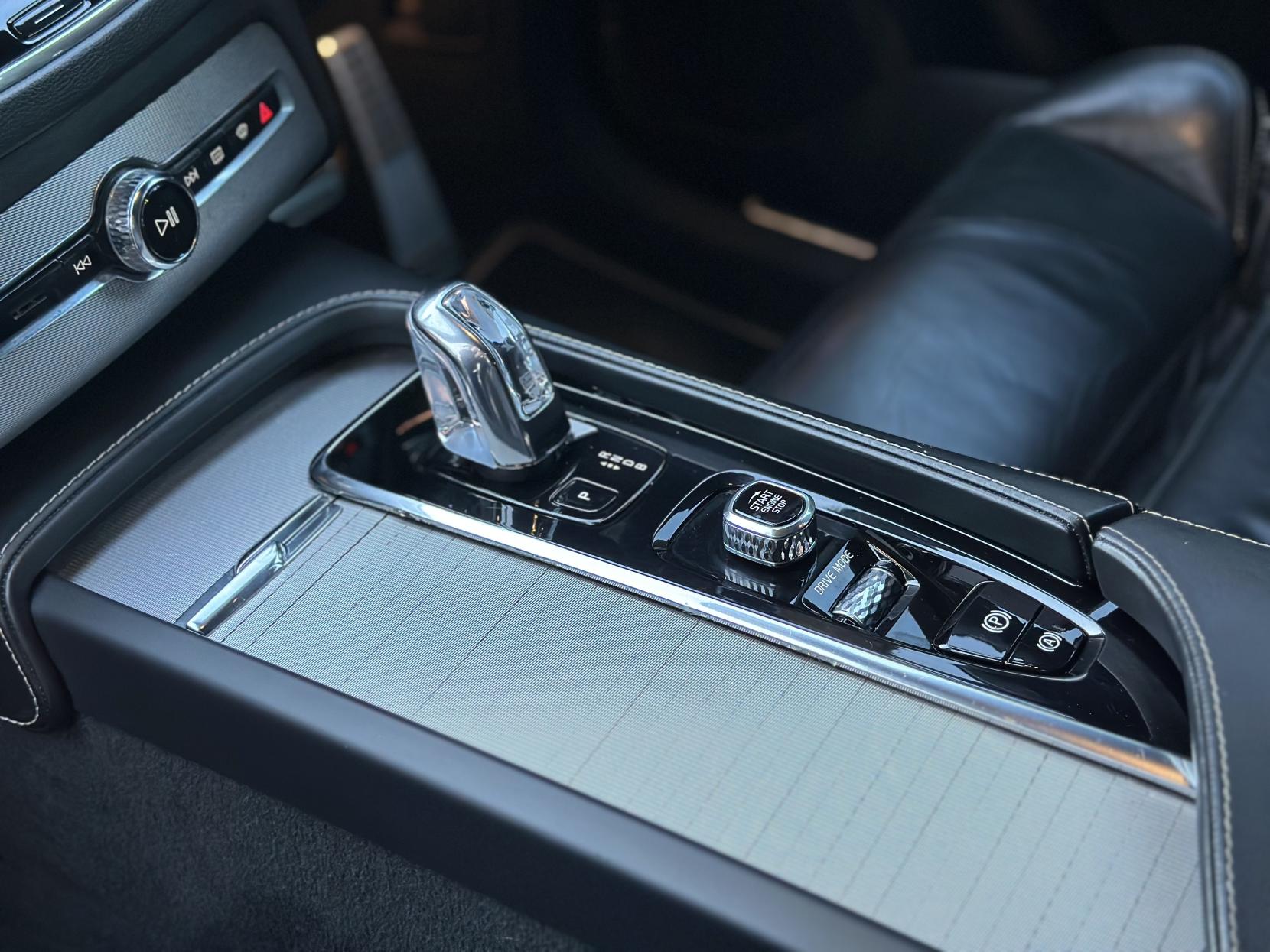 Volvo XC90 2.0h T8 Twin Engine 10.4kWh R-Design Pro SUV 5dr Petrol Plug-in Hybrid Auto 4WD Euro 6 (s/s) (407 ps)