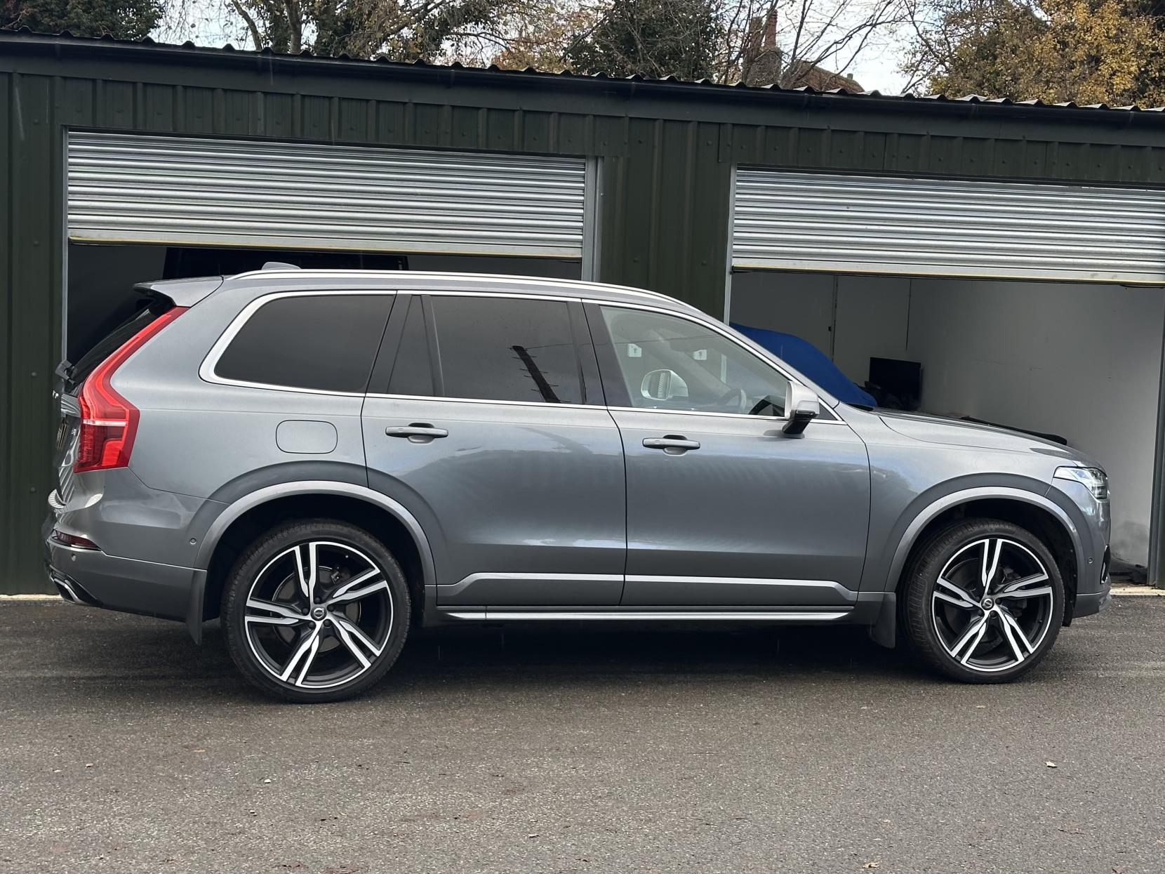 Volvo XC90 2.0h T8 Twin Engine 10.4kWh R-Design Pro SUV 5dr Petrol Plug-in Hybrid Auto 4WD Euro 6 (s/s) (407 ps)
