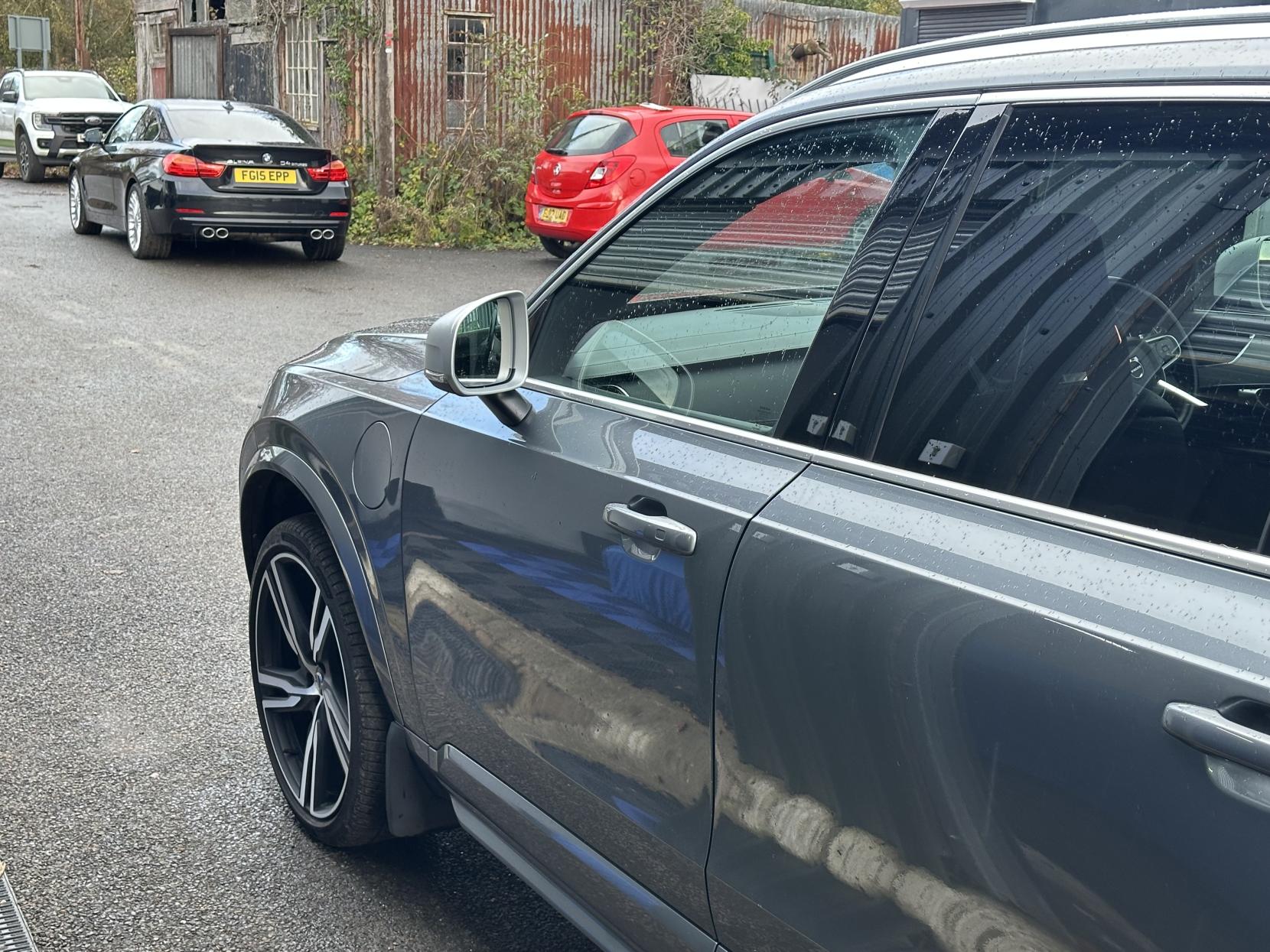 Volvo XC90 2.0h T8 Twin Engine 10.4kWh R-Design Pro SUV 5dr Petrol Plug-in Hybrid Auto 4WD Euro 6 (s/s) (407 ps)