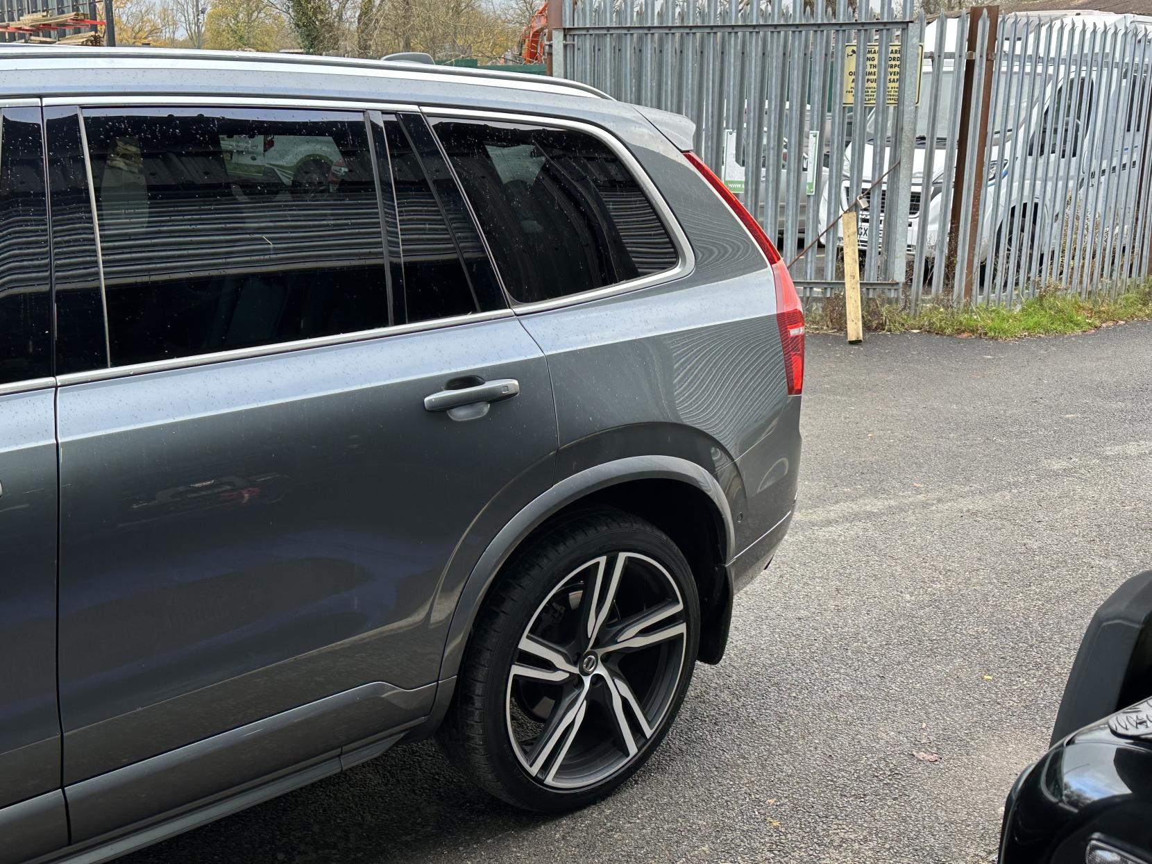 Volvo XC90 2.0h T8 Twin Engine 10.4kWh R-Design Pro SUV 5dr Petrol Plug-in Hybrid Auto 4WD Euro 6 (s/s) (407 ps)