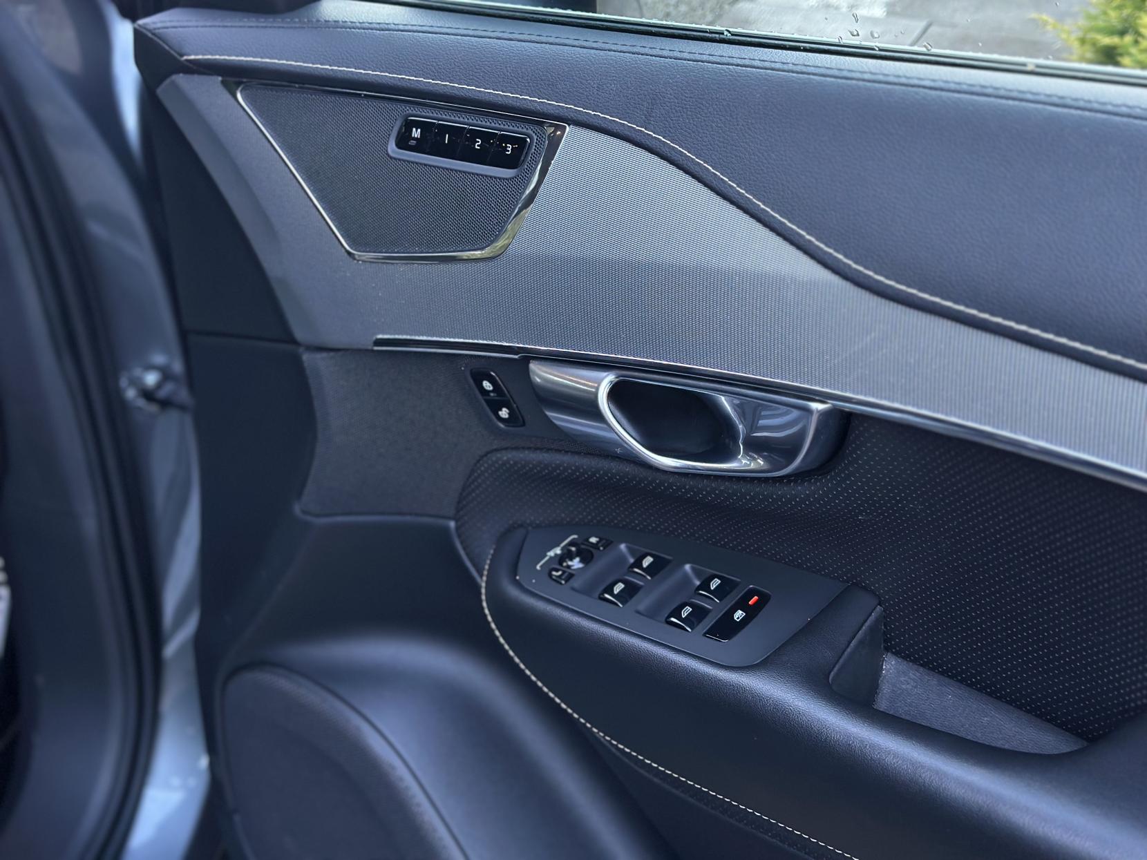 Volvo XC90 2.0h T8 Twin Engine 10.4kWh R-Design Pro SUV 5dr Petrol Plug-in Hybrid Auto 4WD Euro 6 (s/s) (407 ps)