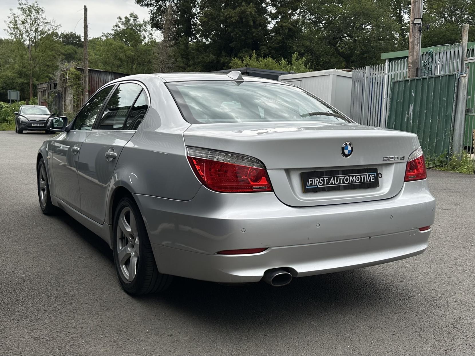 BMW 5 Series 2.0 520d SE Business Edition Saloon 4dr Diesel Steptronic Euro 4 (177 ps)
