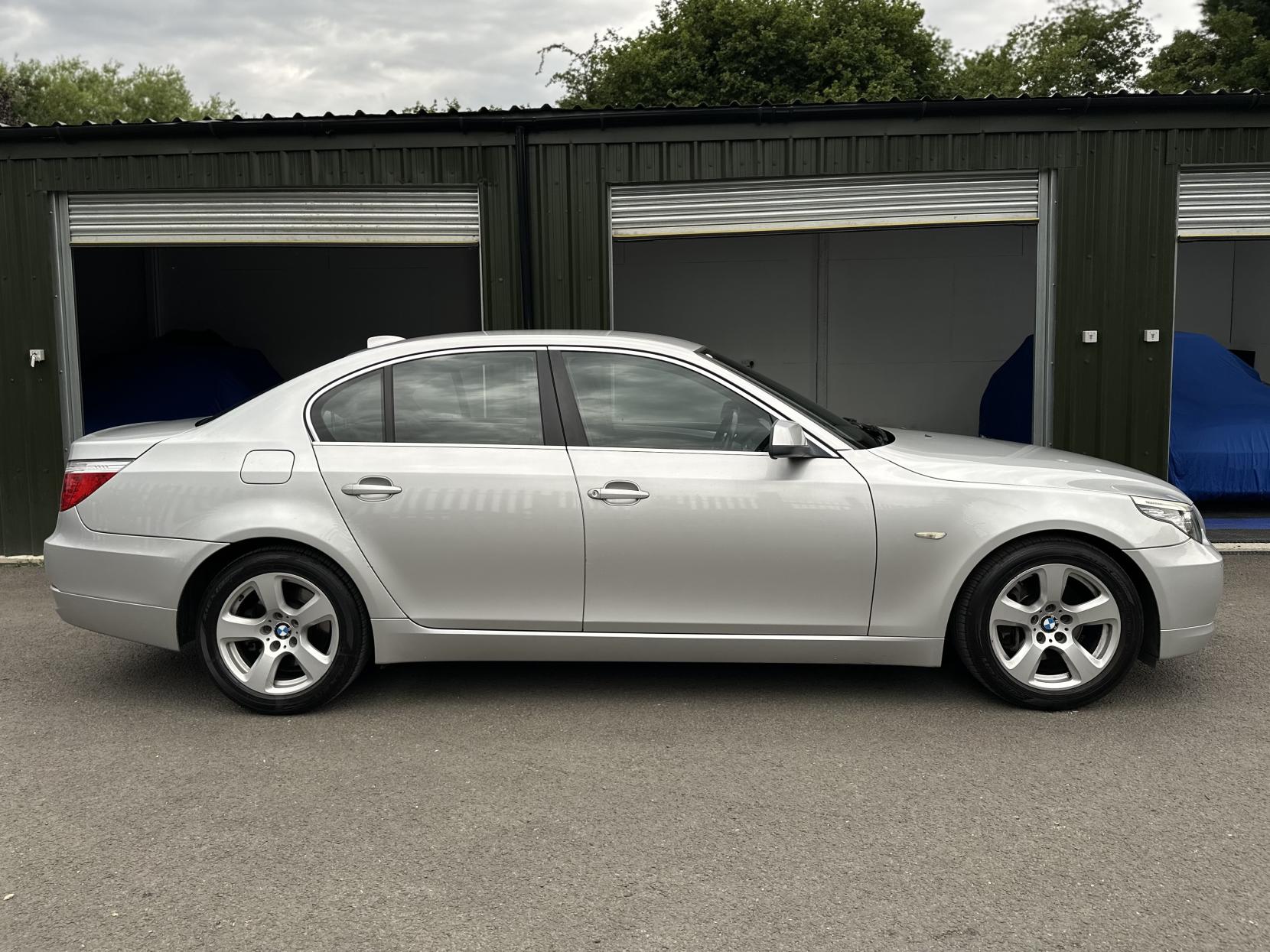 BMW 5 Series 2.0 520d SE Business Edition Saloon 4dr Diesel Steptronic Euro 4 (177 ps)