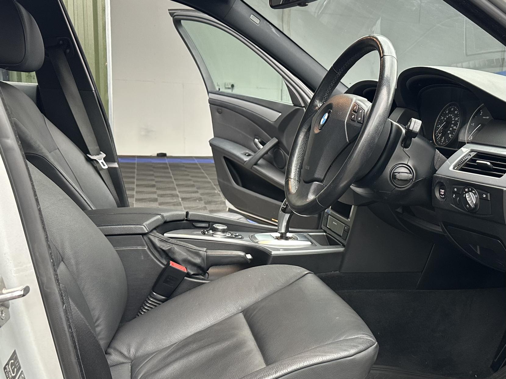 BMW 5 Series 2.0 520d SE Business Edition Saloon 4dr Diesel Steptronic Euro 4 (177 ps)